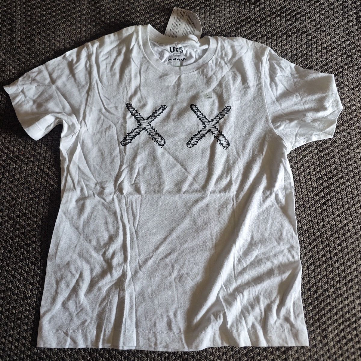 Kaws × Uniqlo Kaws x Uniqlo tshirt Size US L / EU 52-54 / 3 - 1 Thumbnail
