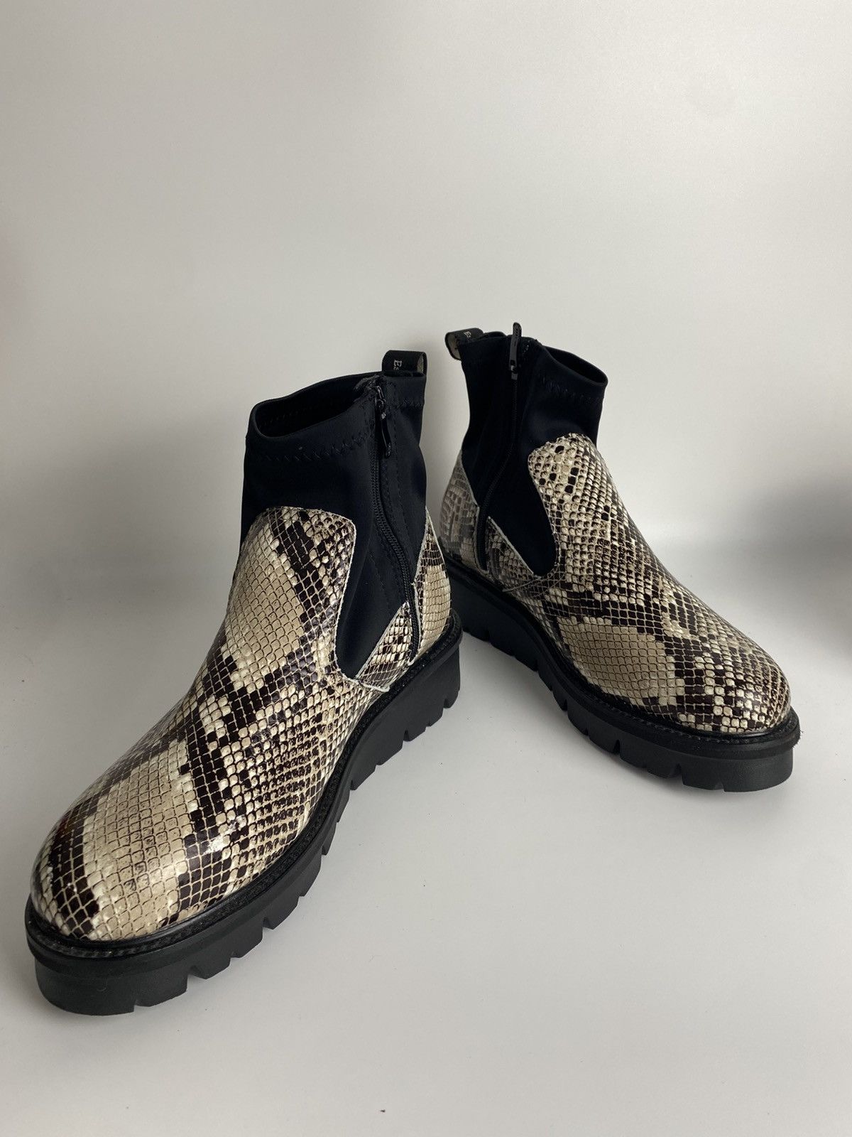 Other Bussola Style Chelsea Boot Snake leather design Size US 9 / IT 39 - 1 Thumbnail