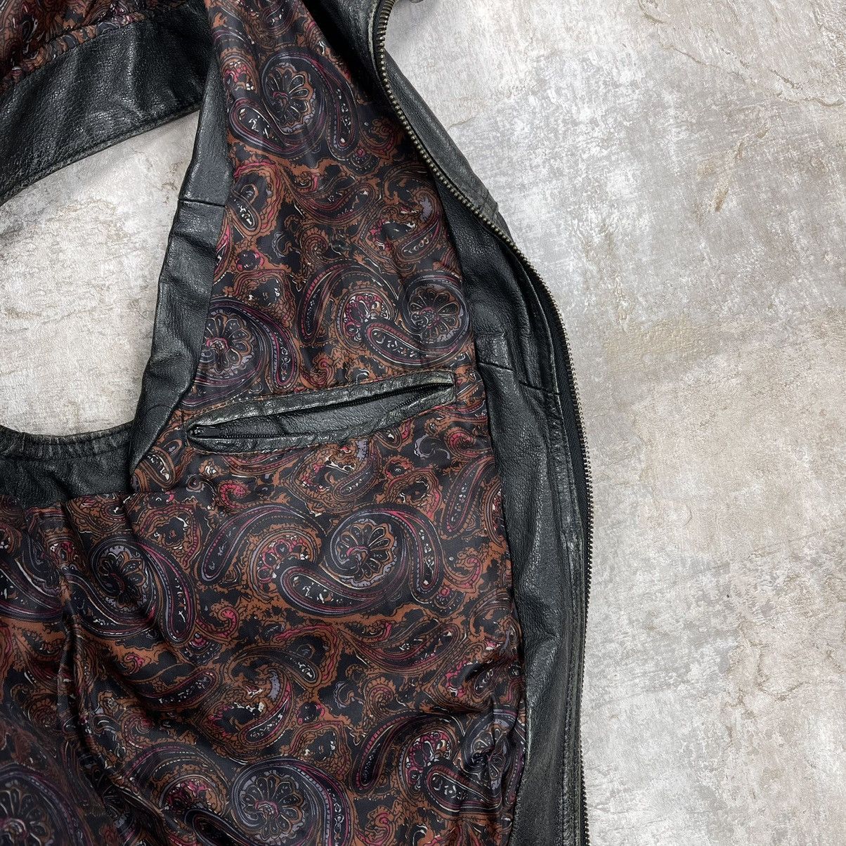 Vintage VINTAGE 90s DISTRESSED LEATHER VEST MOTO BIKER Size US L / EU 52-54 / 3 - 7 Thumbnail