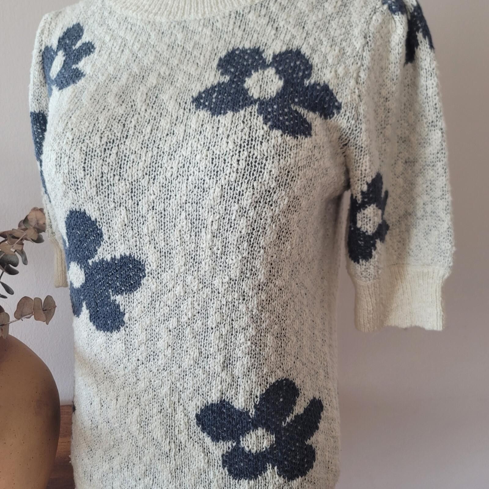 Sonoma Sonoma Cream and Navy Flower Short Sleeve Sweater Sz Sm Size S / US 4 / IT 40 - 3 Thumbnail