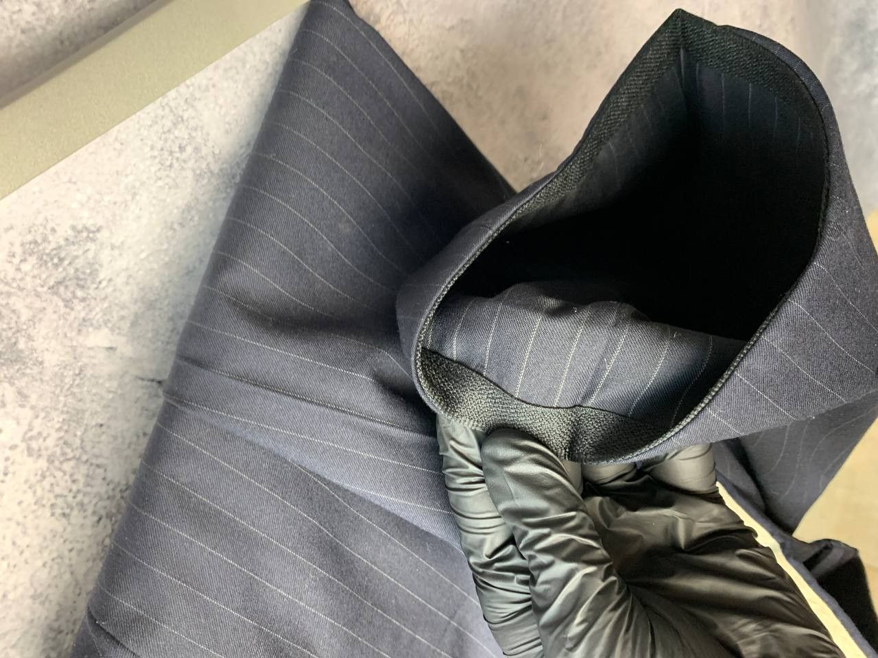 Corneliani Corneliani 100% Wool 2-Button Suit Navy Pinstripe Italy 50R Size 50R - 12 Thumbnail