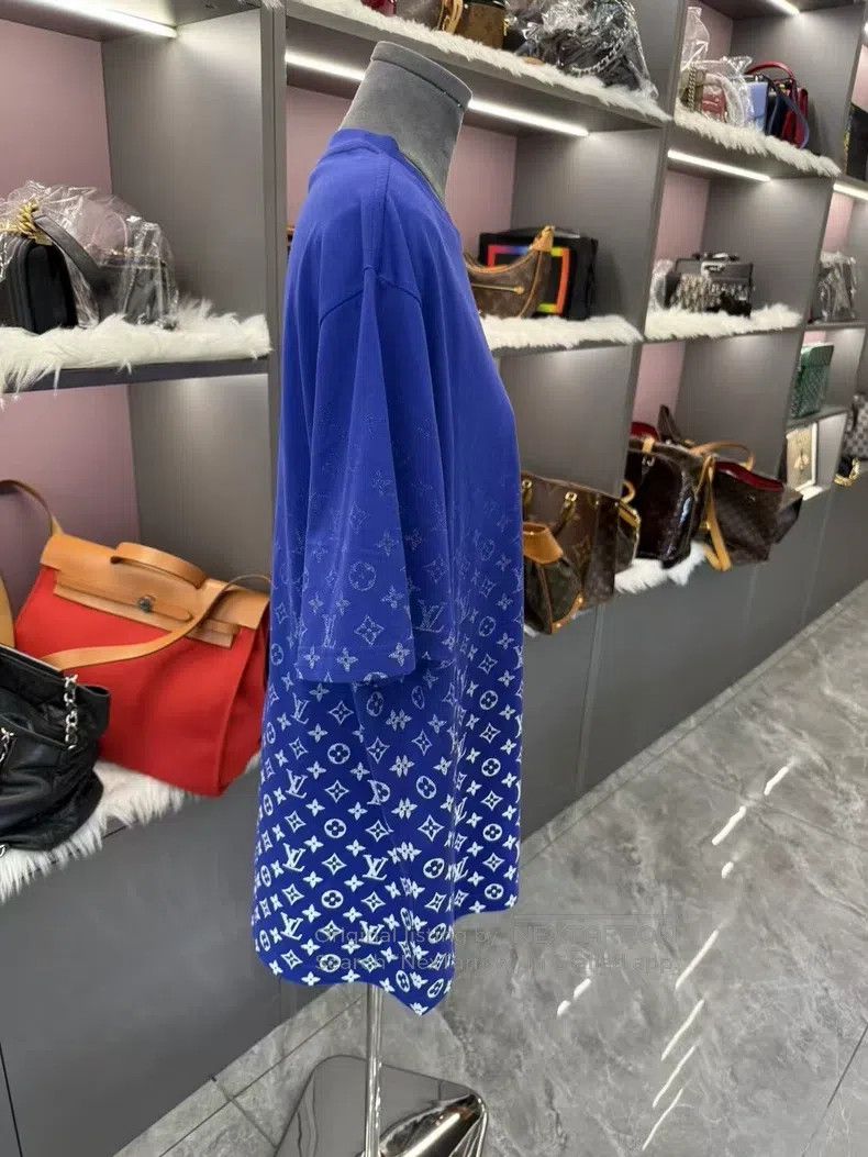 Louis Vuitton Louis Vuitton Blue gradient full logo half-sleeve T-shirt Size US XXL / EU 58 / 5 - 4 Thumbnail