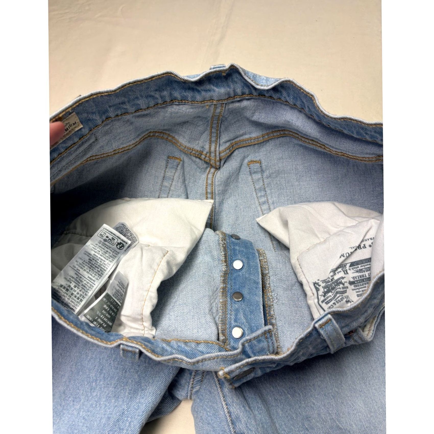 Levi's VINTAGE Levi's 501 Premium Big E Mens Light Wash Straight Leg Button Fly Jeans W34 L32 Size US 34 / EU 50 - 4 Thumbnail