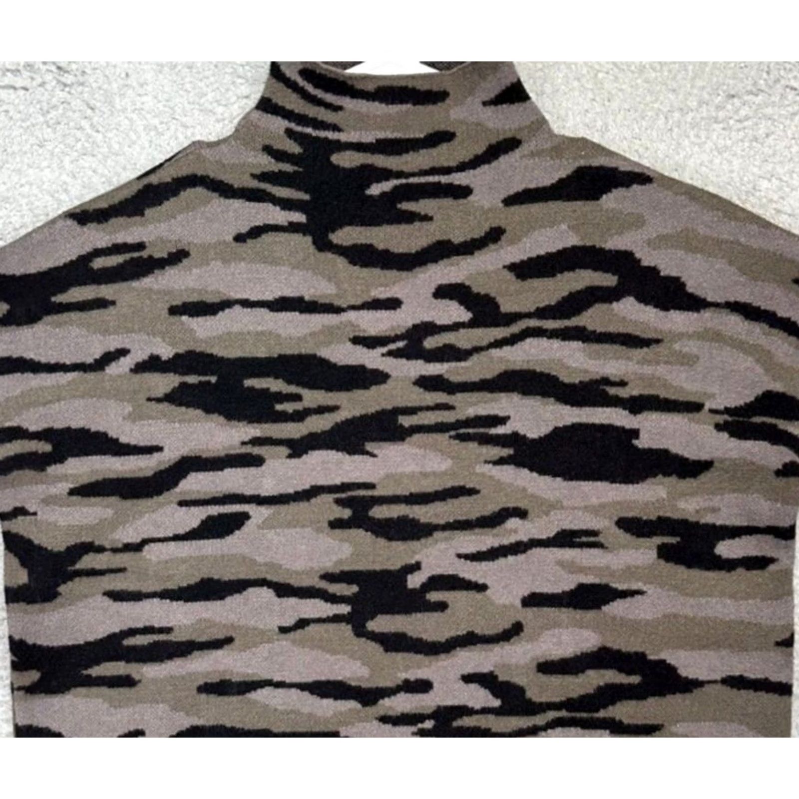 Vintage Tahari Sweater Womens Medium Grey Camo Nylon Blend Turtle Neck Sweatshirt Ladies Size M / US 6-8 / IT 42-44 - 2 Thumbnail