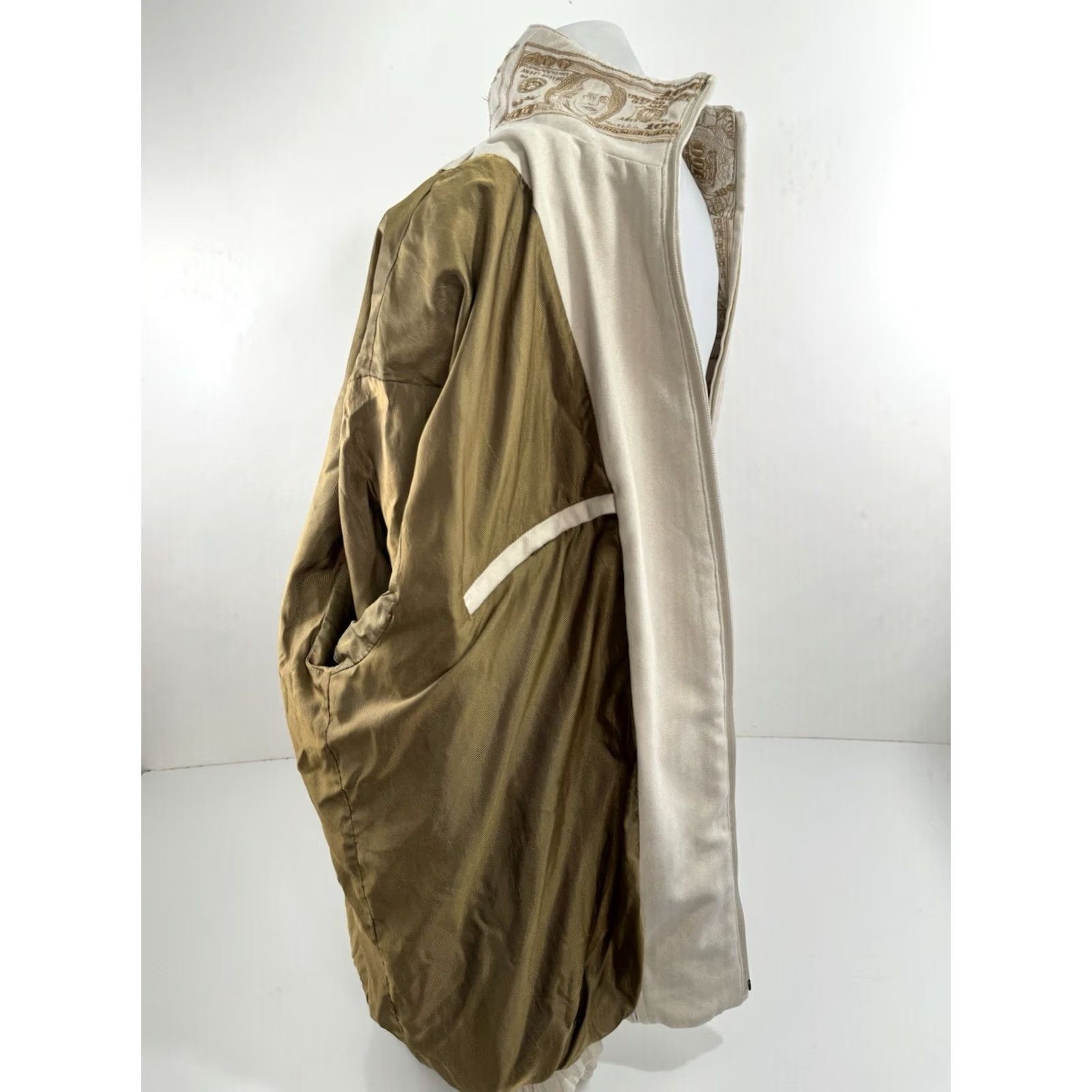 Vintage VINTAGE Benjam in 100 Dollars? Embroidered AL WISSAM Jacket - 2XL Beige Full Zip Men’s Urban EXCELLENT Size US XXL / EU 58 / 5 - 7 Thumbnail