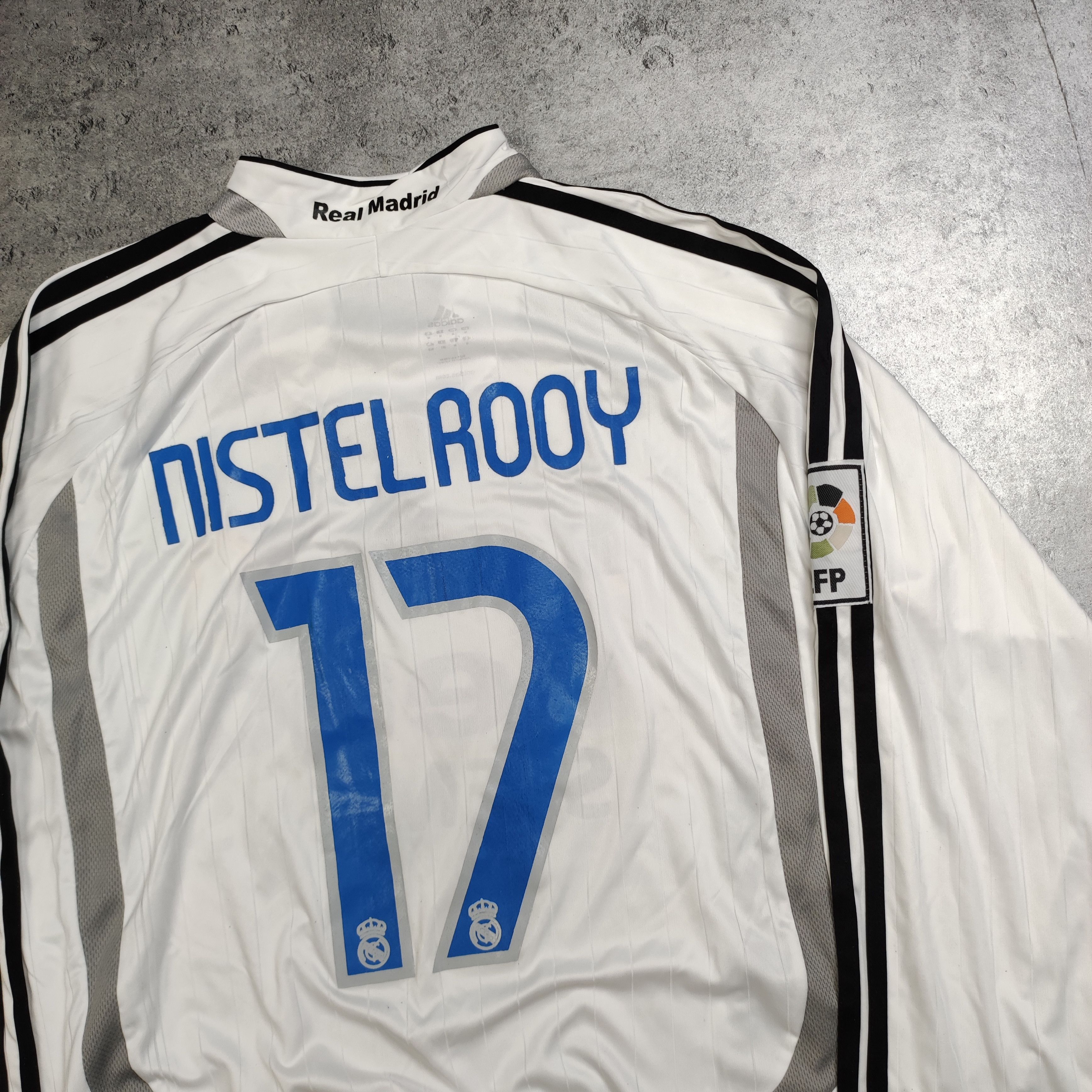 Vintage RARE 2006 Real Madrid Van Nistelrooy #17 Long Home Jersey Size US M / EU 48-50 / 2 - 11 Thumbnail