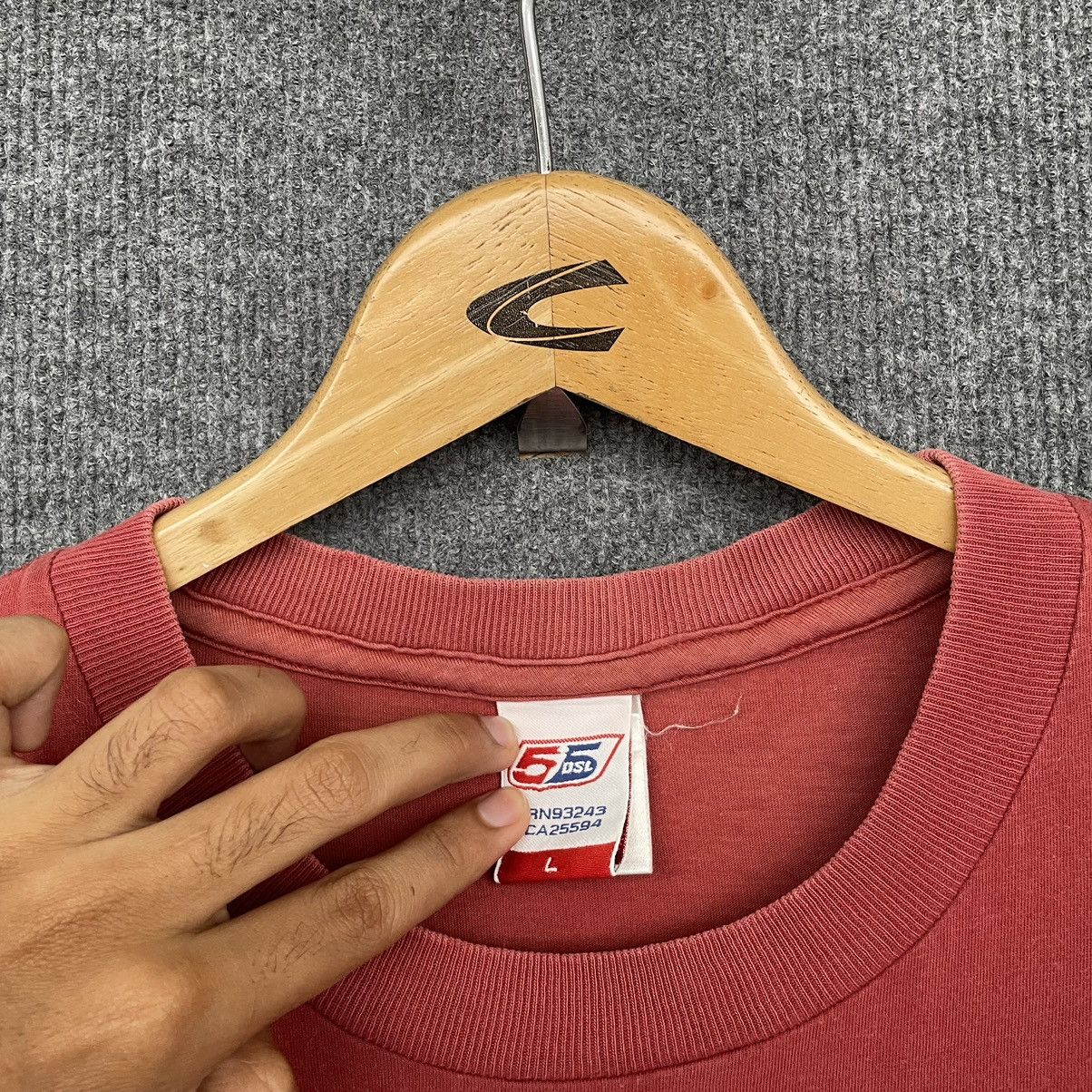 55DSL × Designer × Vintage 90s 55 DSL Italian Designer Diesel Very Rare Faded Red Tee Size US L / EU 52-54 / 3 - 3 Thumbnail