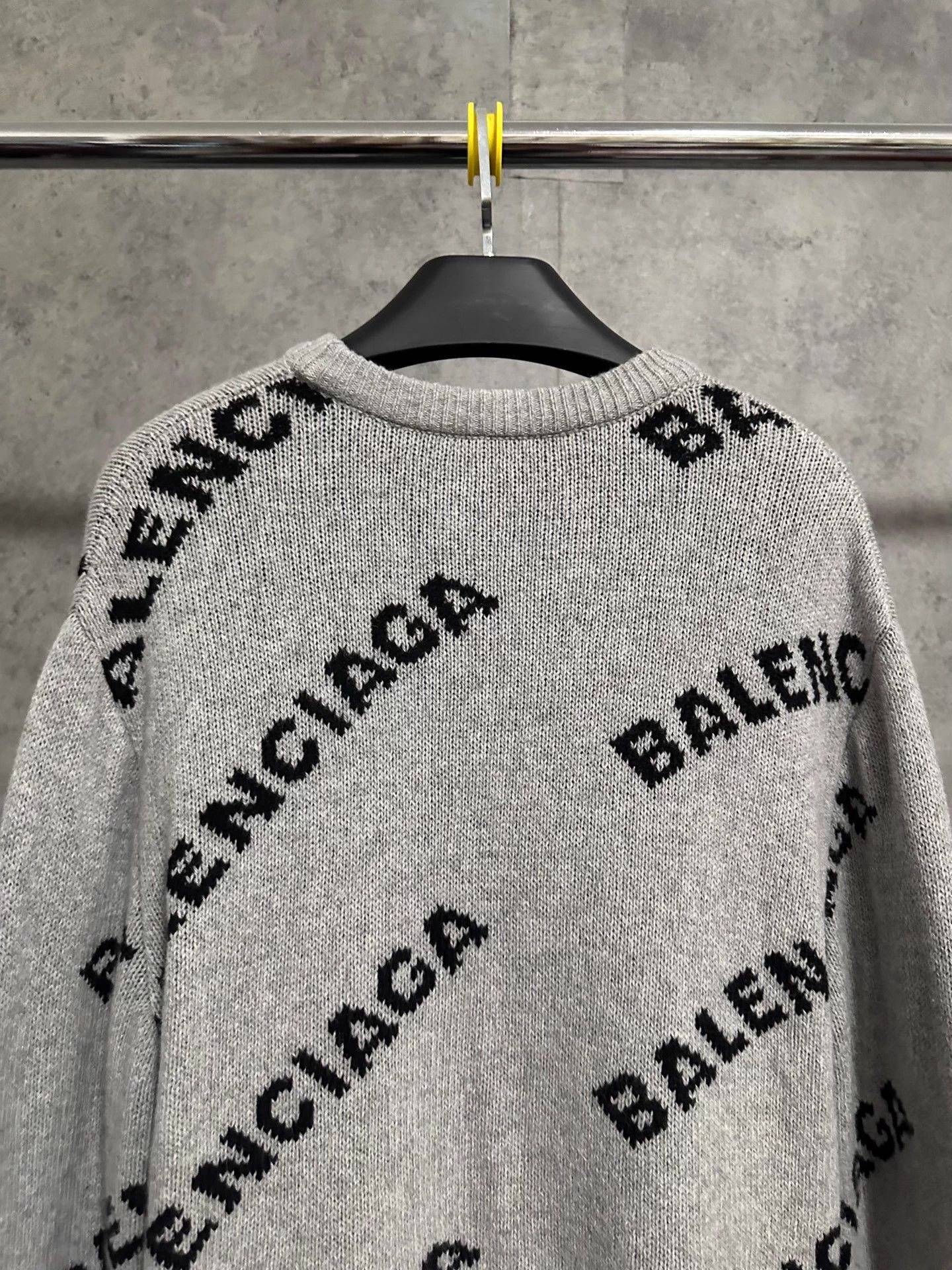 Balenciaga balenciaga sweaters Size US M / EU 48-50 / 2 - 3 Thumbnail