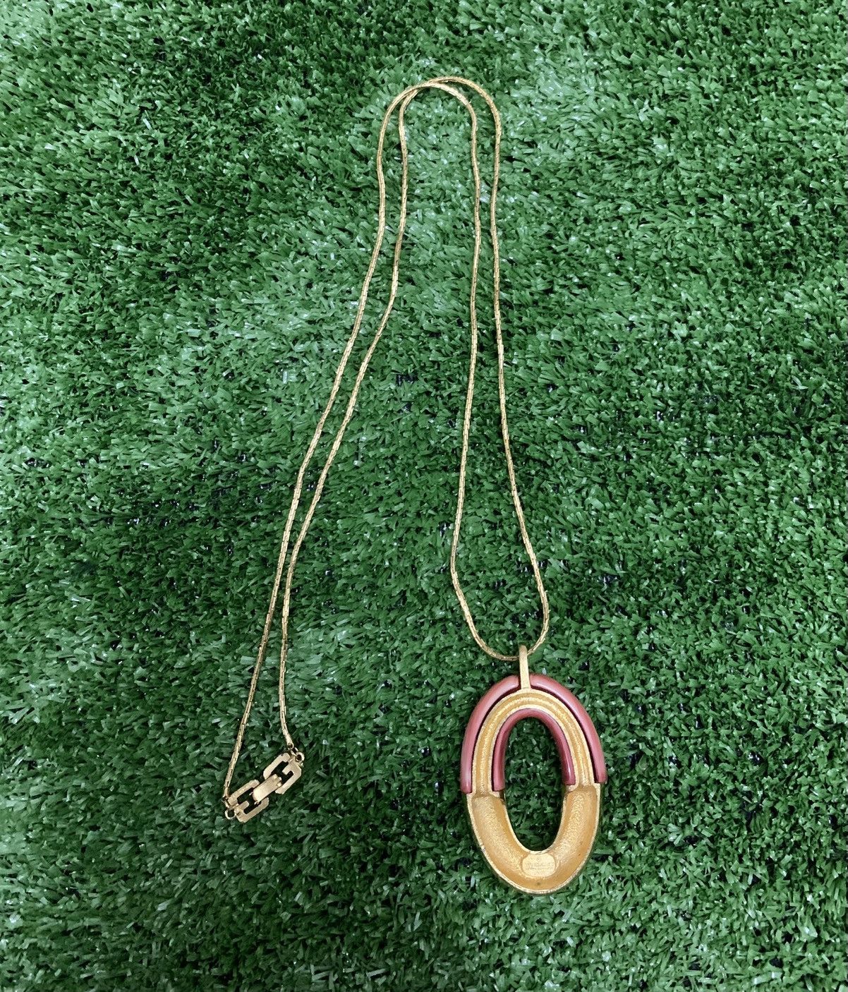 Givenchy Very Rare Vintage Brand Givenchy Gold Colour Necklace 1979s Size ONE SIZE - 2 Thumbnail