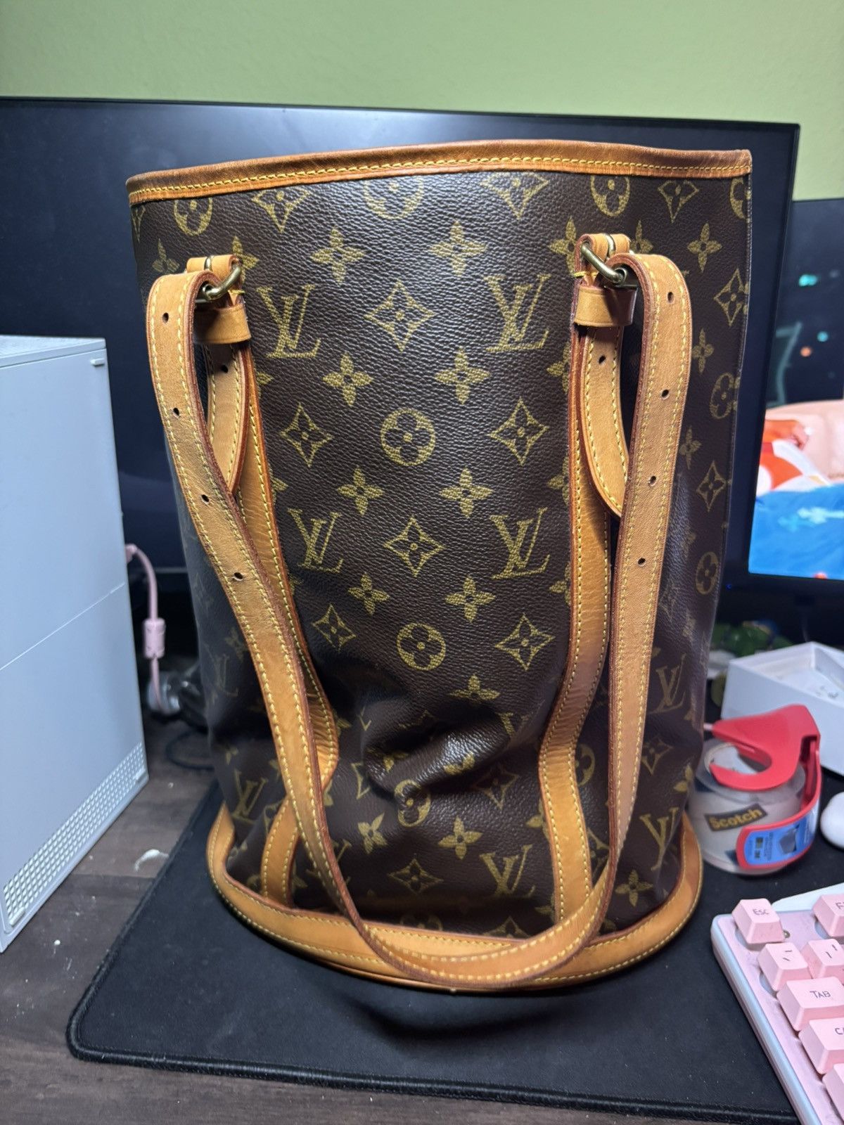 Louis Vuitton Authentic Lois Vuitton Bucket PM Shoulder Bag Monogram Size ONE SIZE - 4 Thumbnail