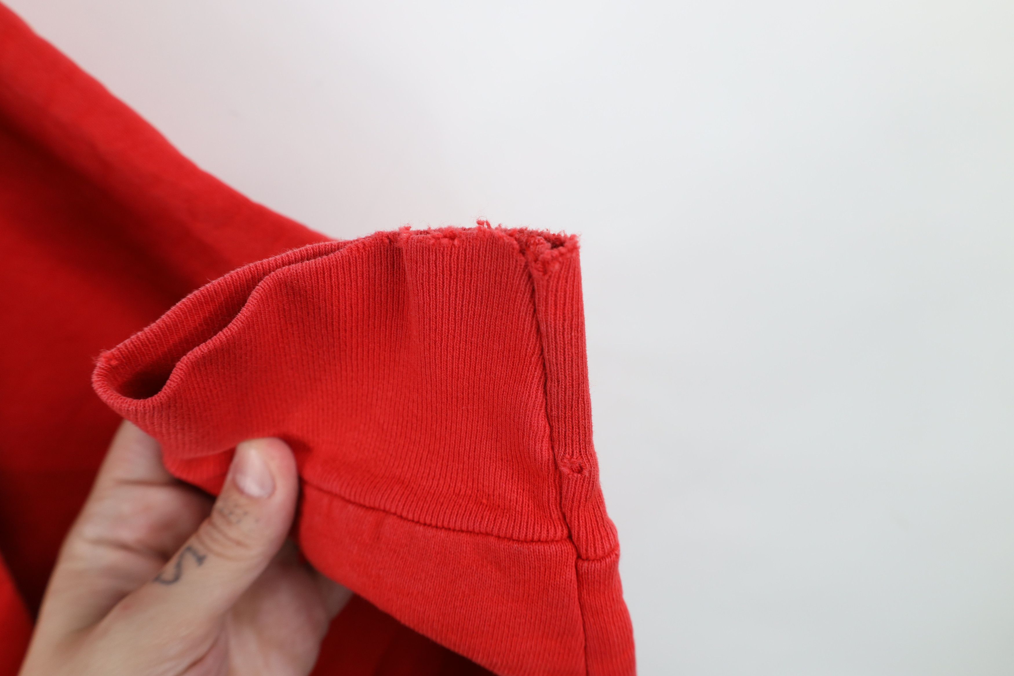 Vintage Vintage 90s Heavy University of Wisconsin Sweatshirt Red USA Size US XL / EU 56 / 4 - 11 Thumbnail