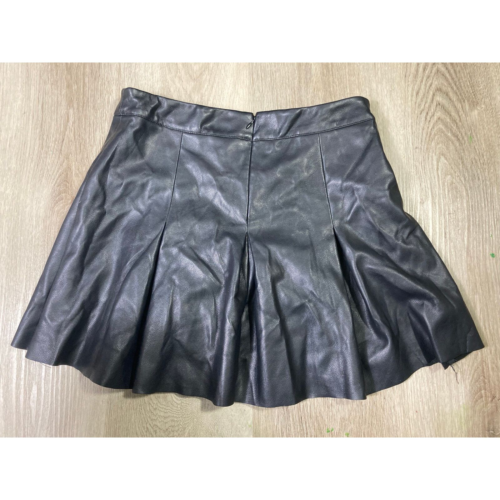 Forever 21 Forever 21 Women's Black Faux Leather Pleated Mini Skort M Size 28" / US 6 / IT 42 - 6 Thumbnail