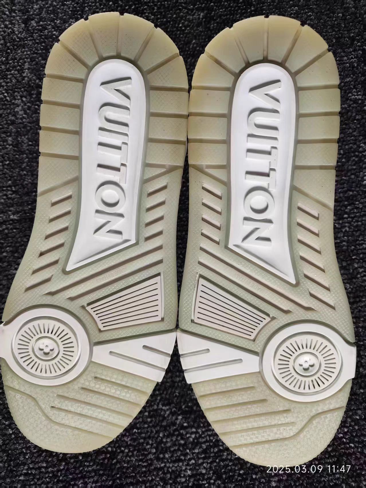 Louis Vuitton LOUIS VUITTON Trainer Leather Low-Top Fashion Sneakers K13 Size US 7 / IT 37 - 7 Thumbnail