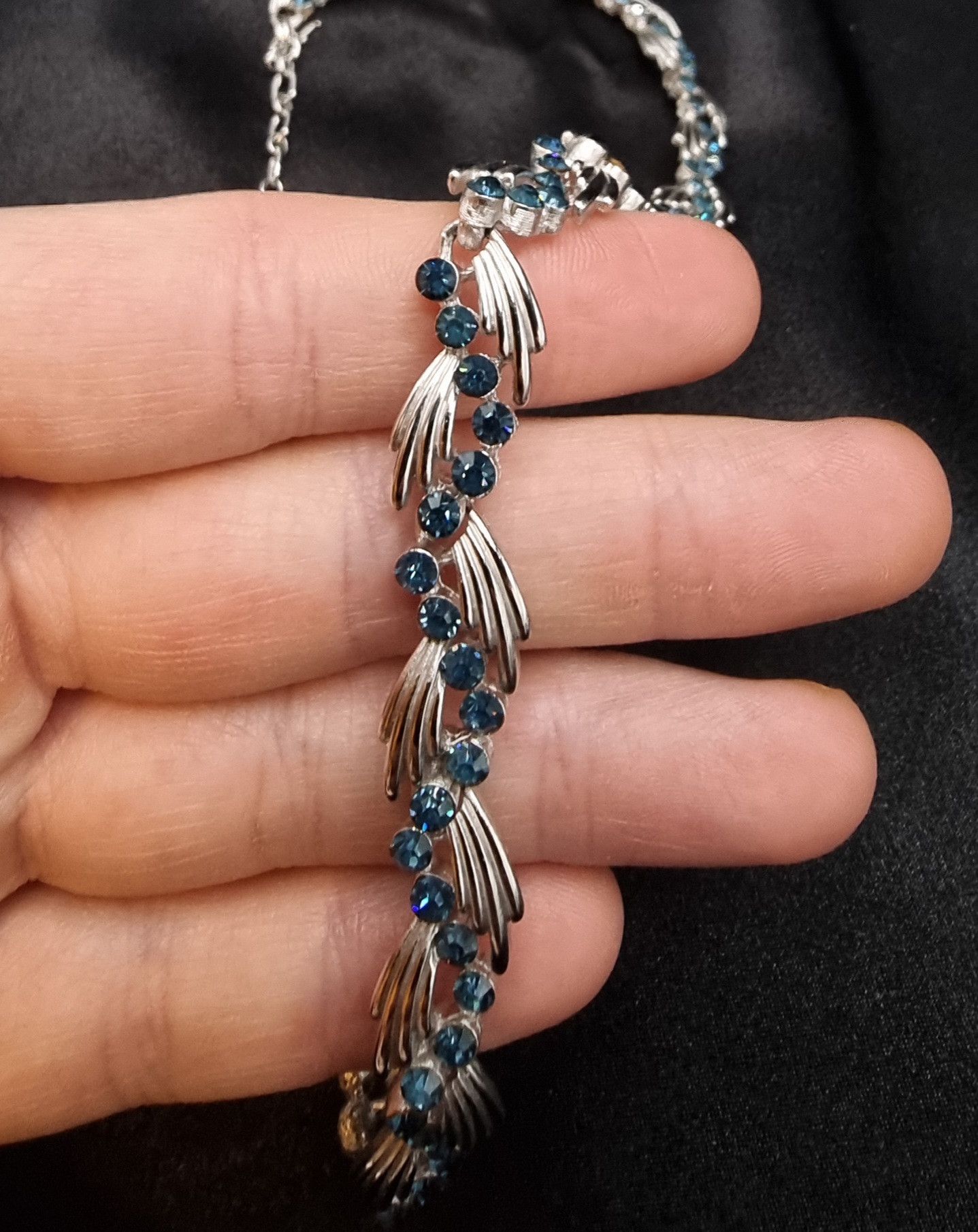Vintage Rare Find Vintage 1960s TRIFARI Silver-Tone Choker Necklace Size ONE SIZE - 5 Thumbnail