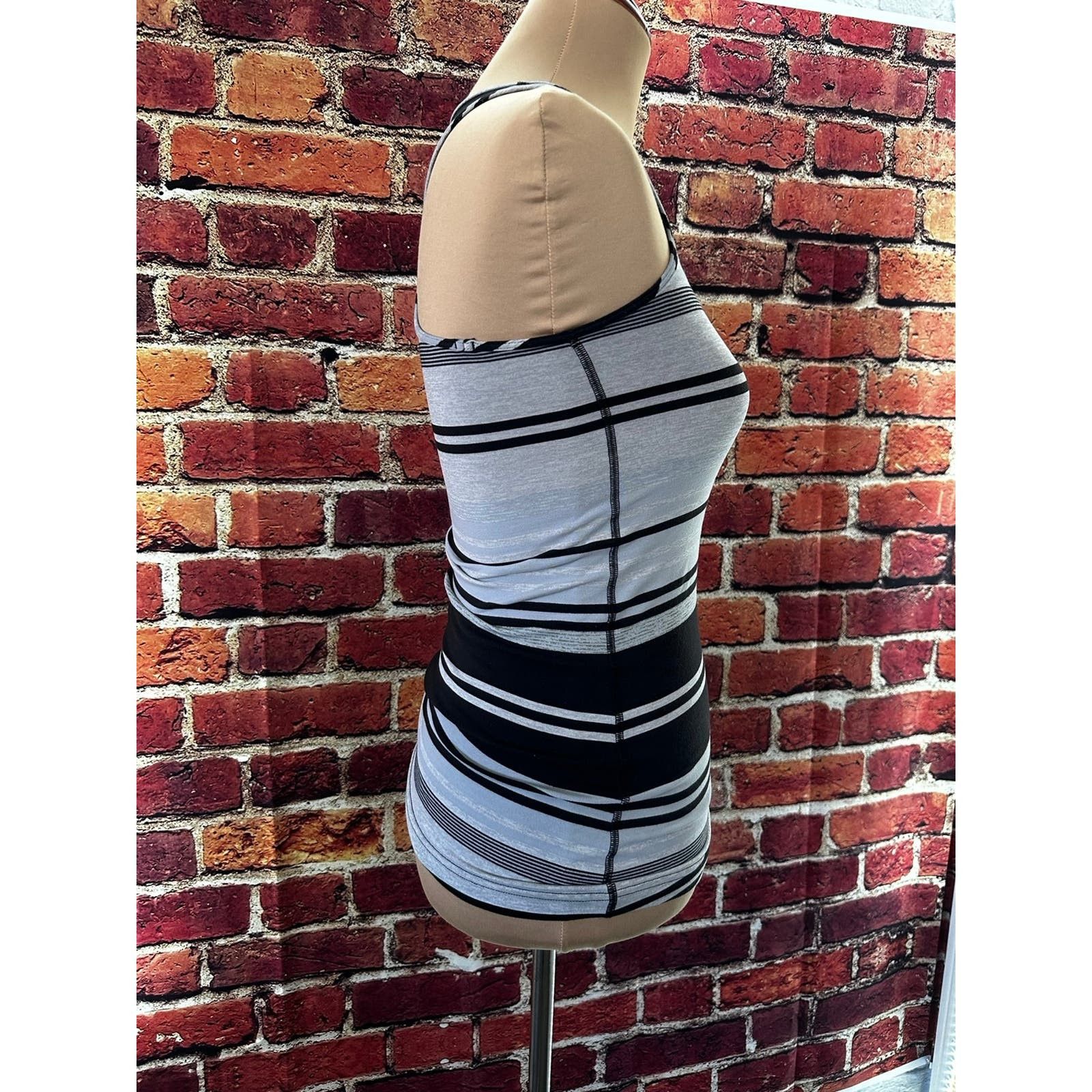 Lululemon Lululemon Tank Top size 8 Size M / US 6-8 / IT 42-44 - 4 Thumbnail