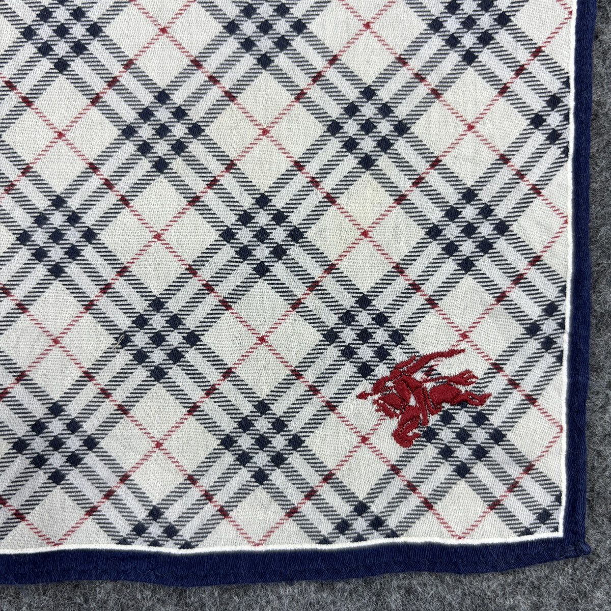 Burberry × Vintage Handkerchief # E001 Size ONE SIZE - 2 Thumbnail