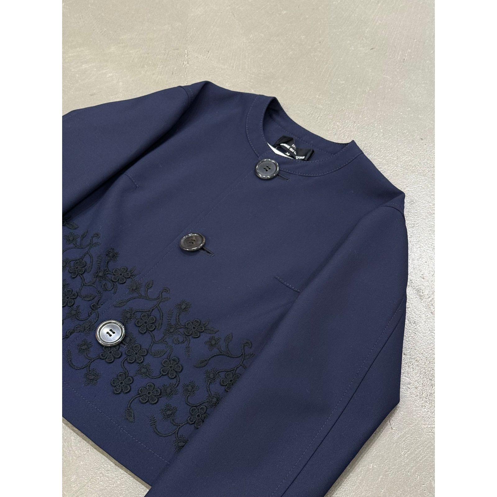 Comme des Garcons Comme des Garçons flower embroidery cropped jacket Size US M / EU 48-50 / 2 - 4 Thumbnail