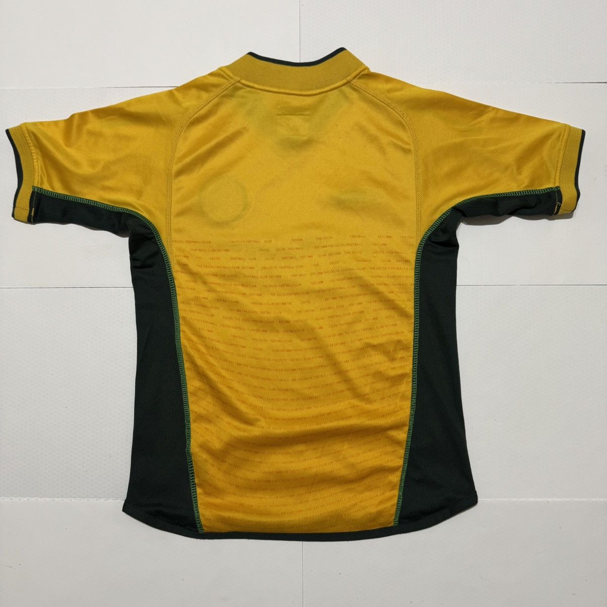 Umbro × Vintage Umbro Vintage Celtic 2002/03 Away Soccer Jersey Size 6-7 Yrs Size US XXS / EU 40 - 7 Thumbnail