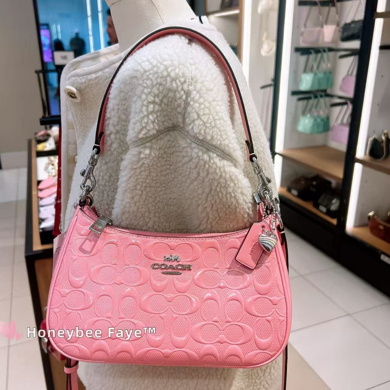 Coach Teri Shoulder Bag In Signature Leather Heart Charm CDA98 Size ONE SIZE - 1 Thumbnail