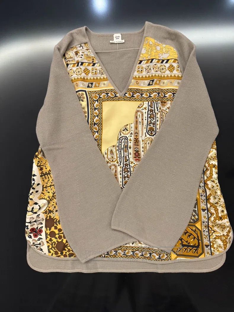 Hermes Hermes Women's Autumn/Winter V-neck Jumper, Size 38, Beige Size XS / US 0-2 / IT 36-38 - 1 Thumbnail