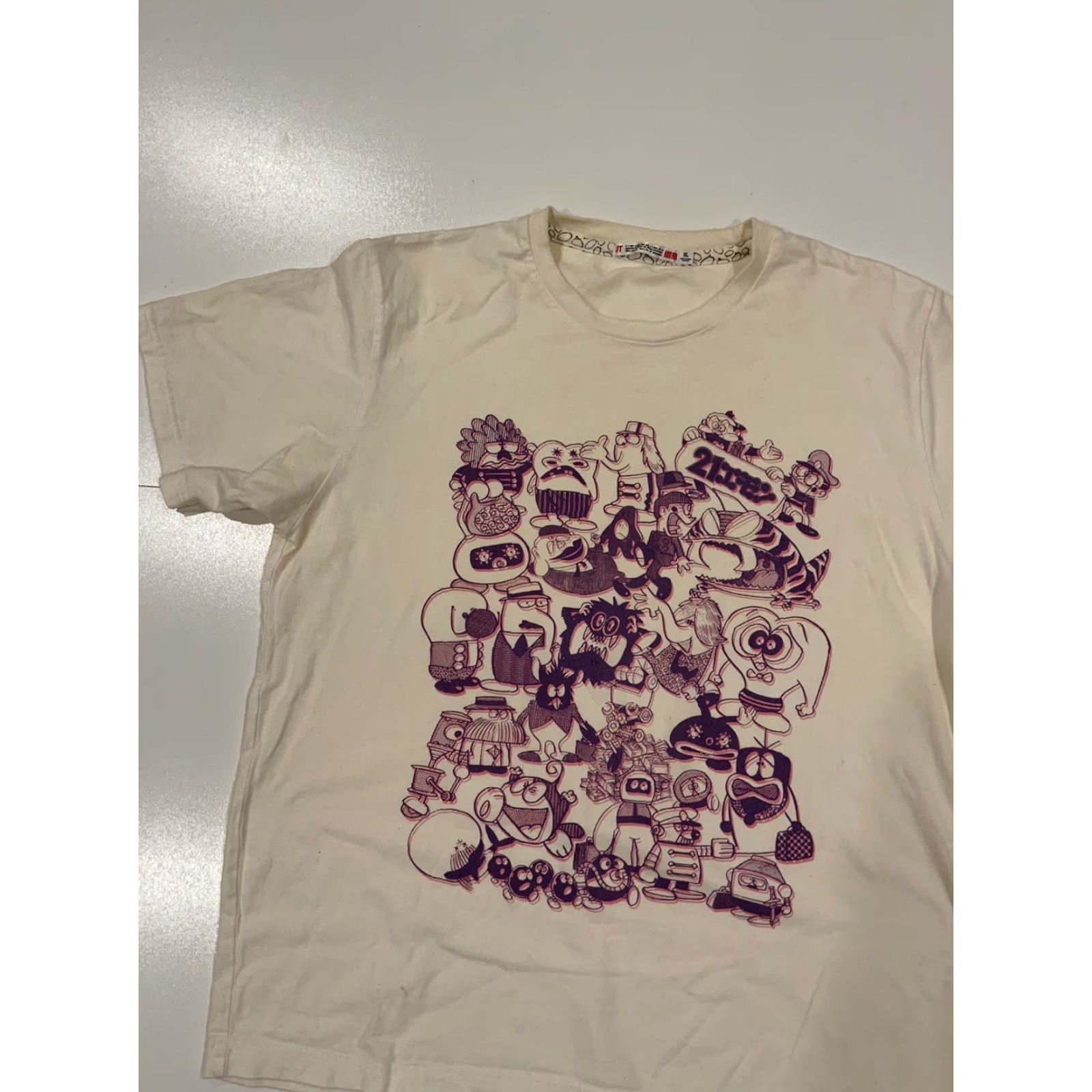 Uniqlo **UT Uniqlo Monsters Characters Crowd Scene Graphic White T-Shirt XL** User: **UT Uniqlo Monsters Characters Crowd Scene Graphic White T-Shirt XL** Size US XL / EU 56 / 4 - 3 Thumbnail