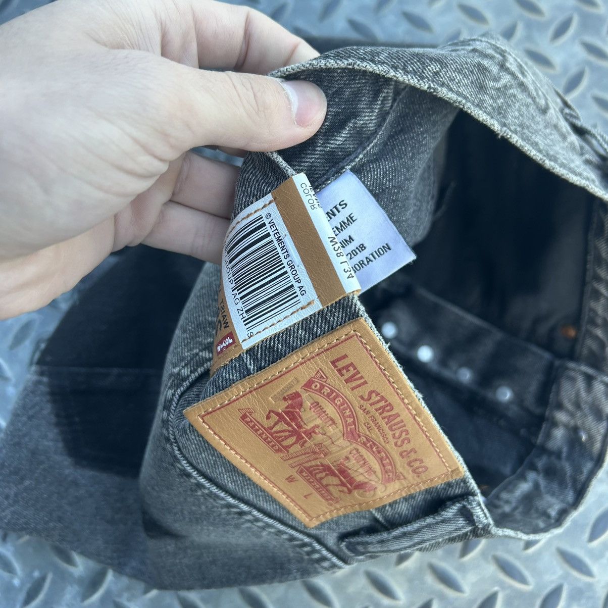 Levi's × Vetements Levi's x Vetements 2018 Size 28" / US 6 / IT 42 - 19 Thumbnail