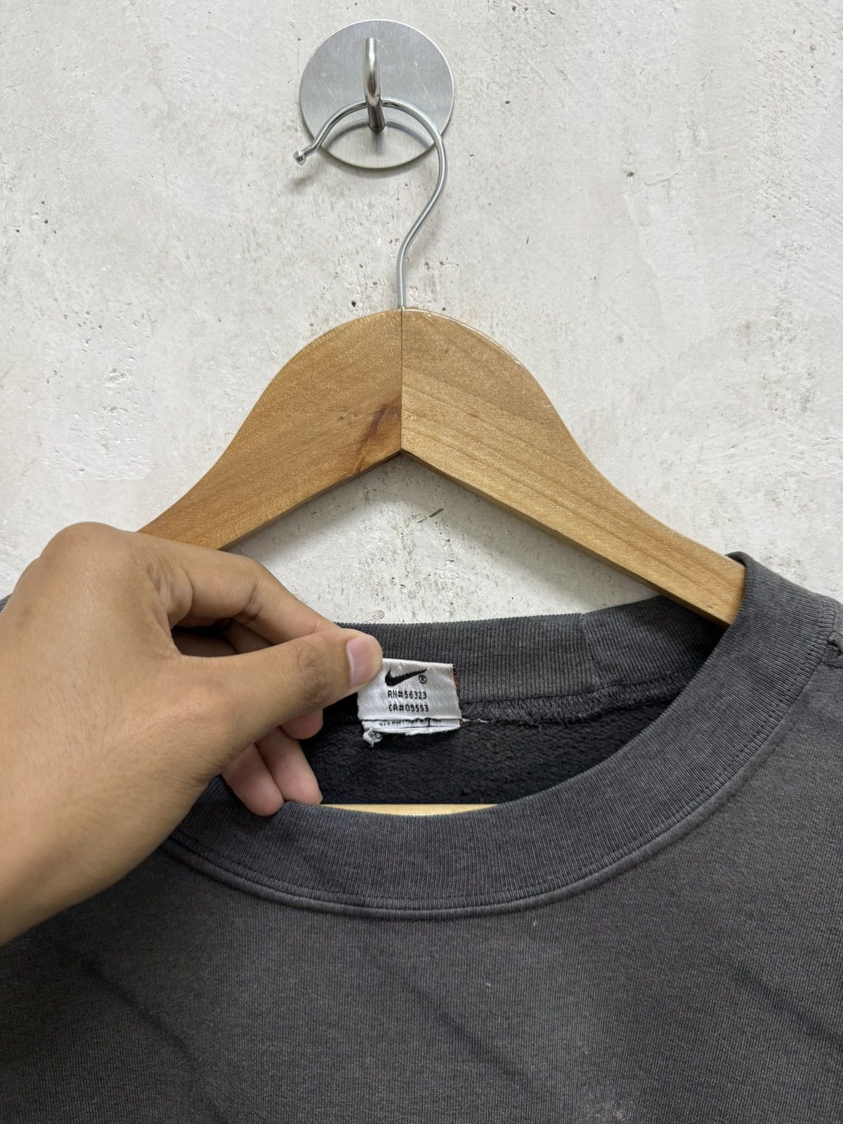 Nike Distressed Vintage 90s Sun Faded Nike Thrash Crewneck Size US M / EU 48-50 / 2 - 6 Thumbnail
