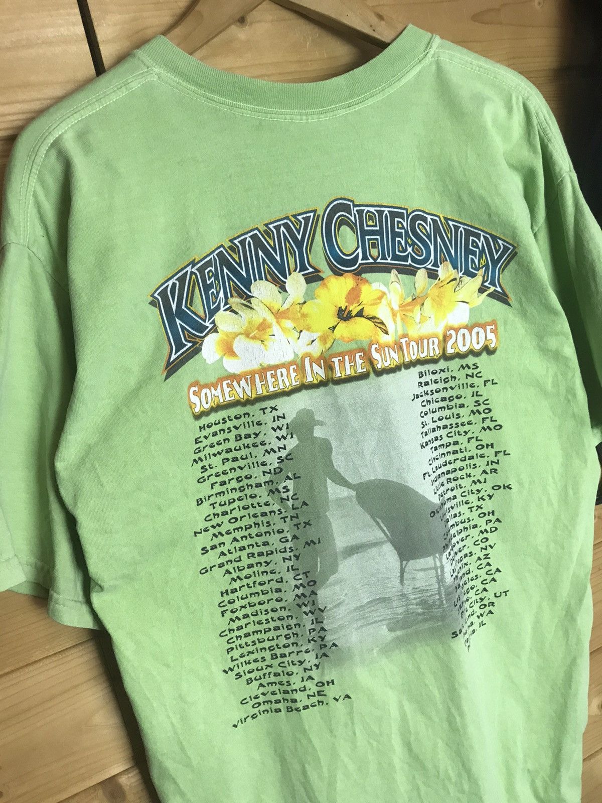 Band Tees Vintage Kenny Chesney 2005 tour t-shirt Size US L / EU 52-54 / 3 - 9 Thumbnail