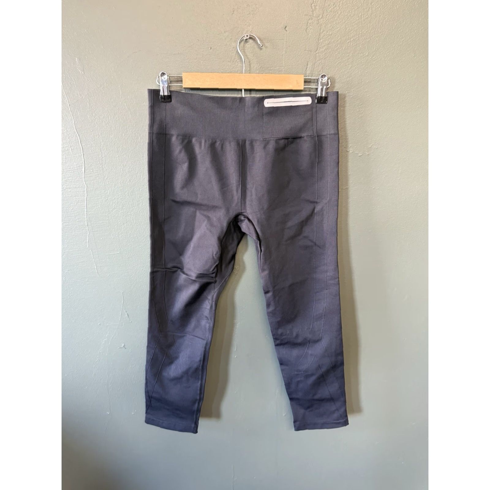 Under Armour Under Armour Womens Black Seamless Cropped Leggings Pull On Size L Size 36" / US 14 / IT 50 - 2 Thumbnail