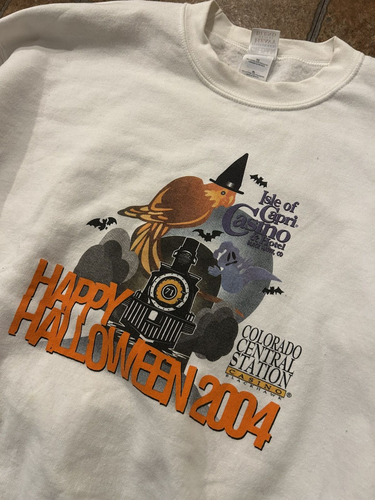 Gildan 2004 halloween Blackhawk casino crewneck sweater Size US XL / EU 56 / 4 - 1 Thumbnail