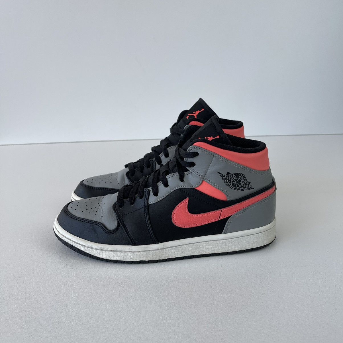 Jordan Brand Nike Air Jordan 1 Mid 2020 Hi-Top Shoes Mid/Pink/Shadow Size US 8 / EU 41 - 2 Thumbnail