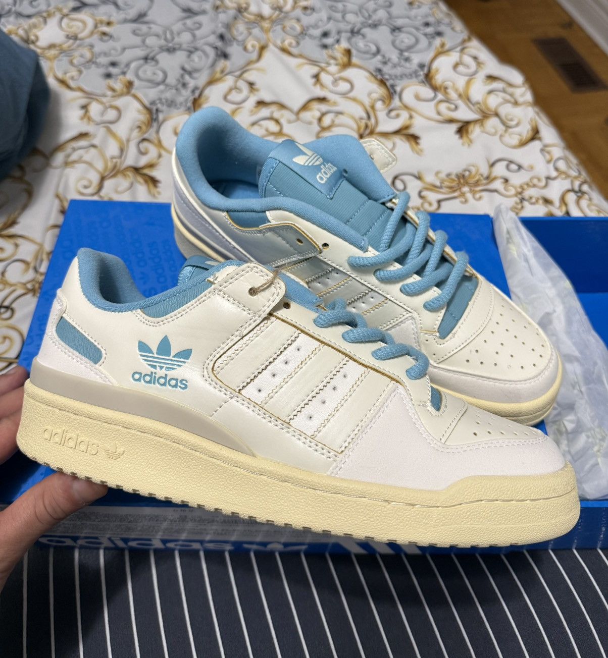 Adidas BLUE WHITE ADIDAS Size US 8 / EU 41 - 1 Thumbnail