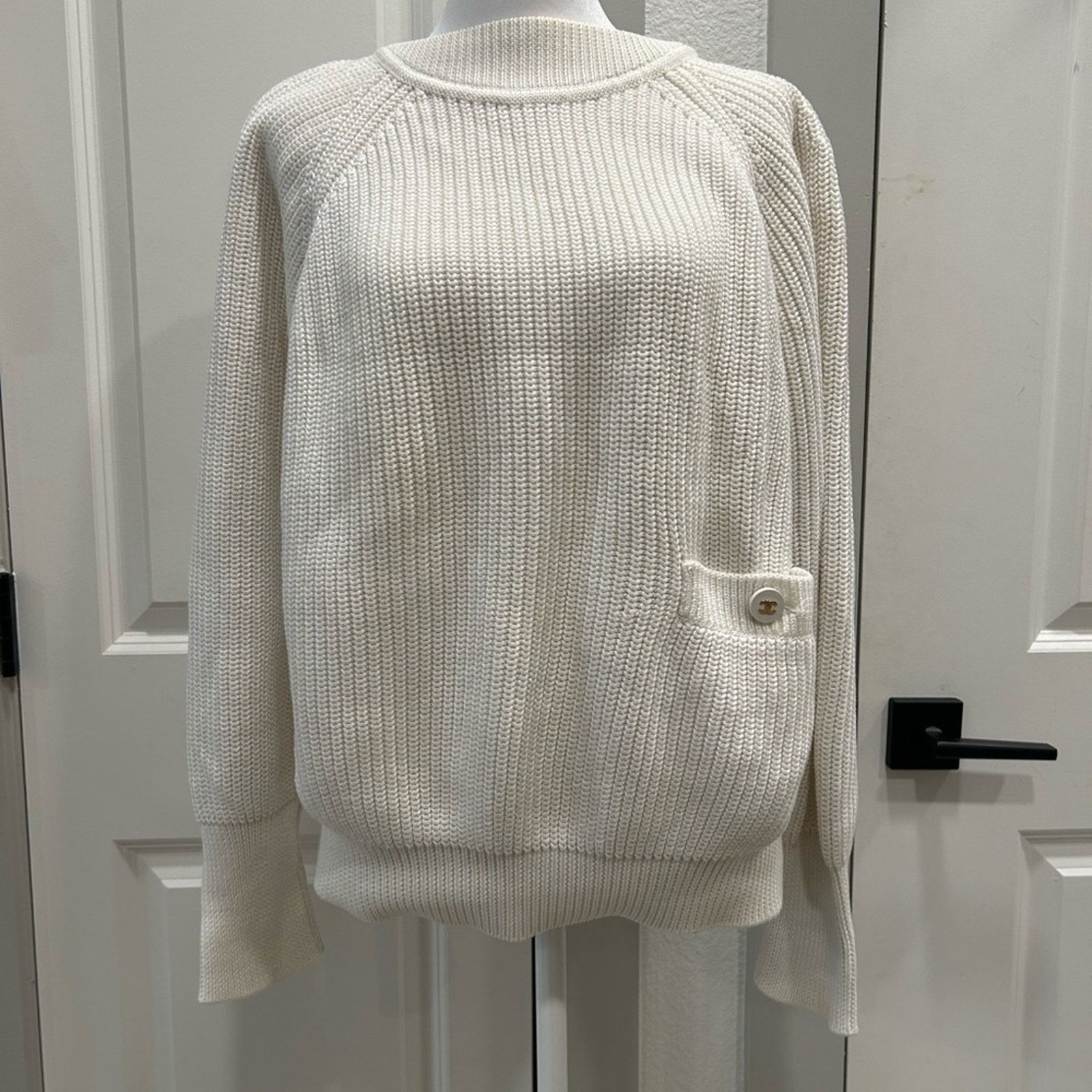 Chanel CHANEL CC Logo Button Low Gauge Knit Sweater Jumper 40 Cream Size L / US 10 / IT 46 - 15 Thumbnail