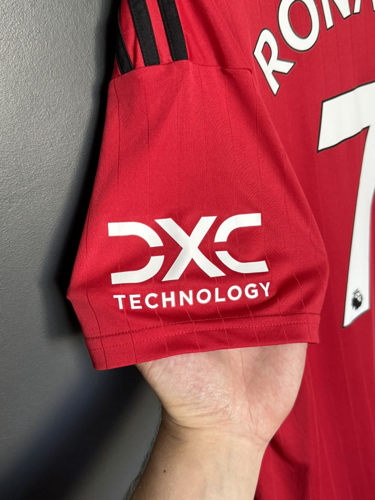 Adidas Manchester United 22/23 Home Ronaldo Football Jersey Size US L / EU 52-54 / 3 - 5 Thumbnail