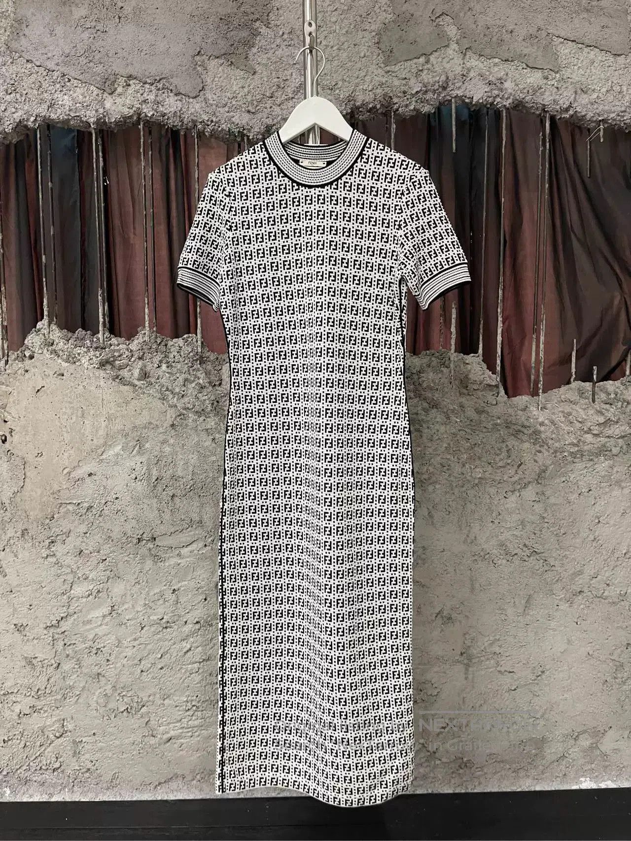Fendi fendi logo print dress size 42. Size US 26 / EU 42 - 1 Thumbnail