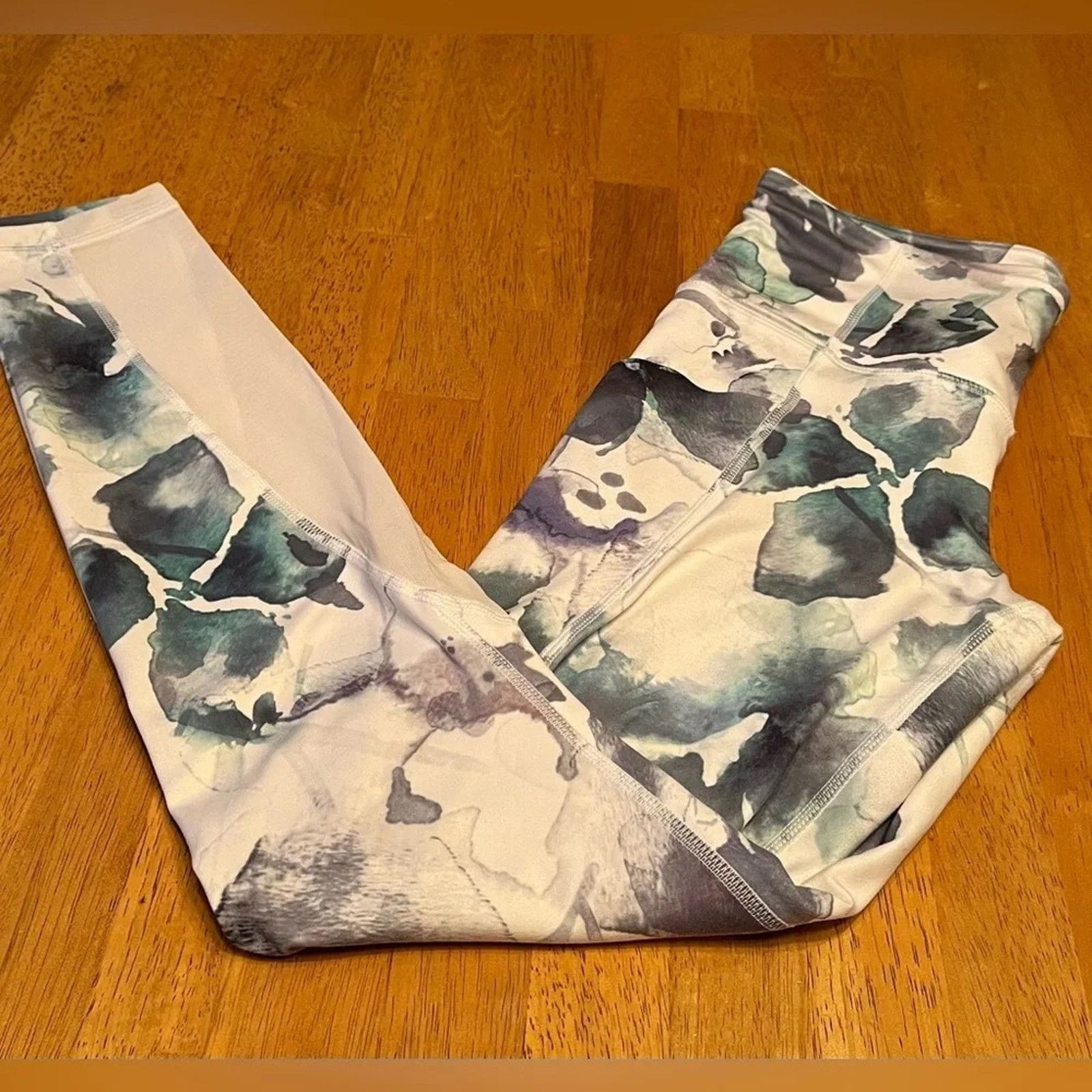 Athleta Athleta Mudra high waisted white floral leggings, size XS Size 26" / US 2 / IT 38 - 1 Thumbnail