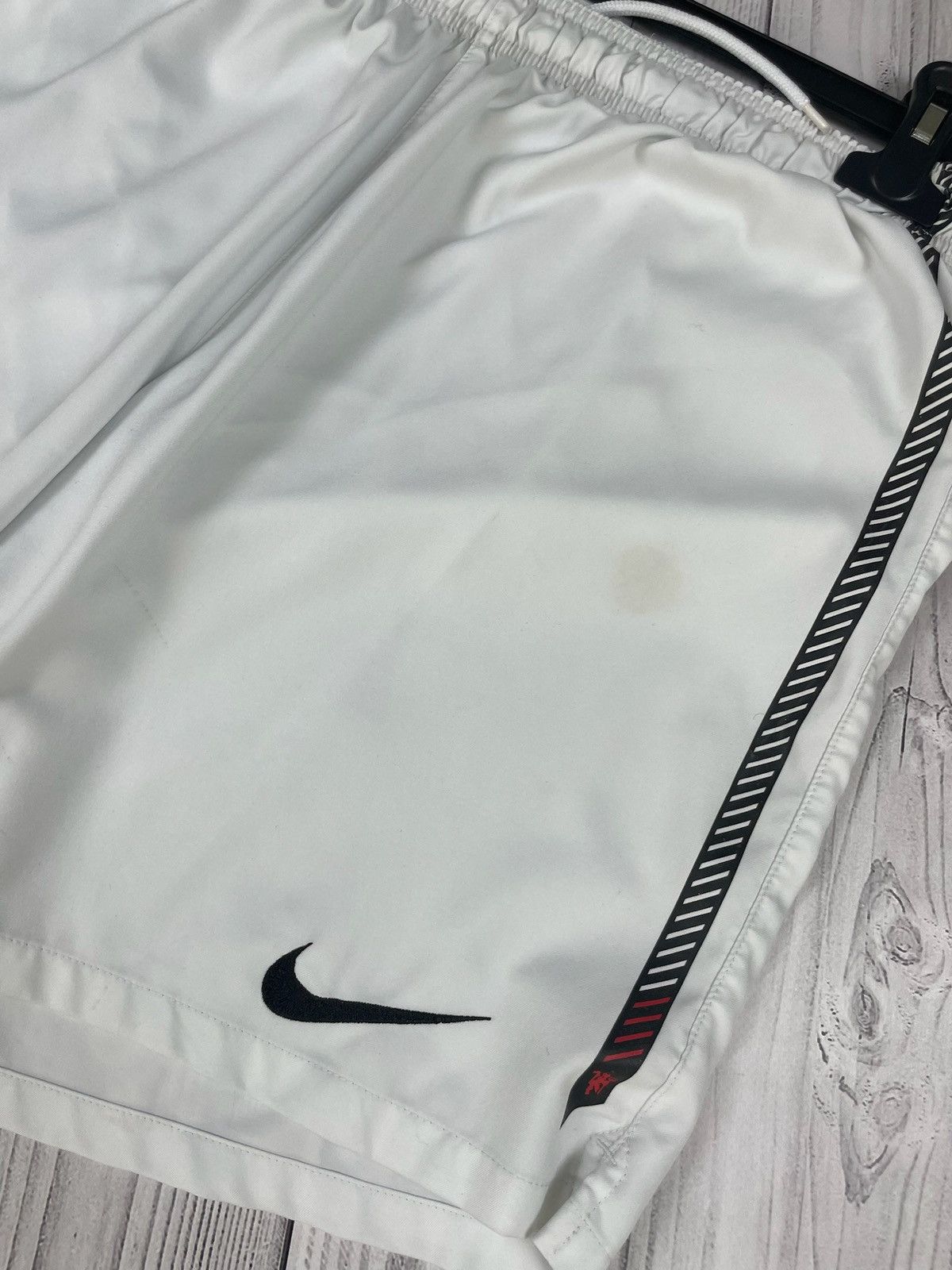 Nike Vintage Nike Manchester United soccer shorts size M Size US 32 / EU 48 - 7 Thumbnail