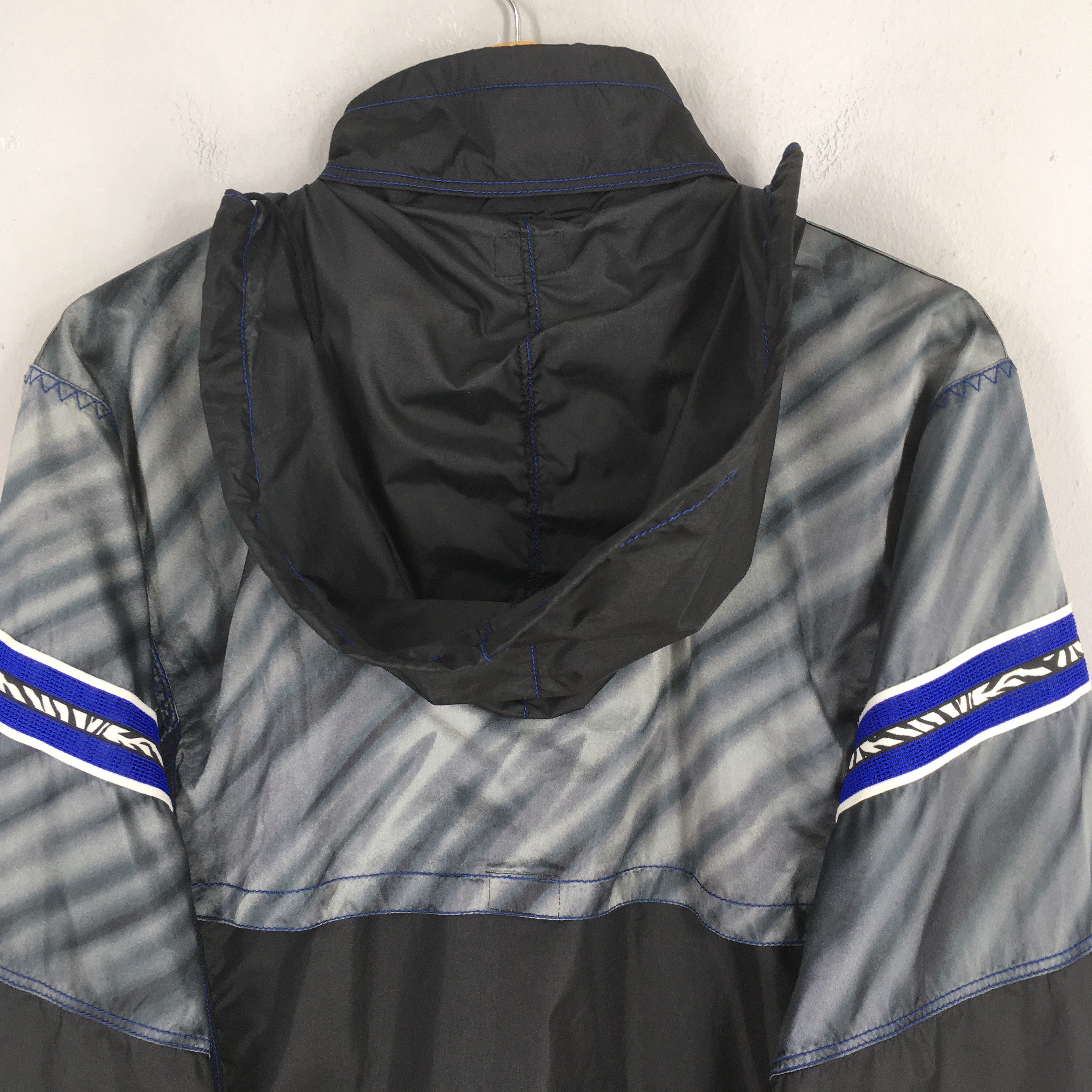 Asics Vintage 90s Asics Japan Windbreaker Jacket Large Size US L / EU 52-54 / 3 - 9 Thumbnail