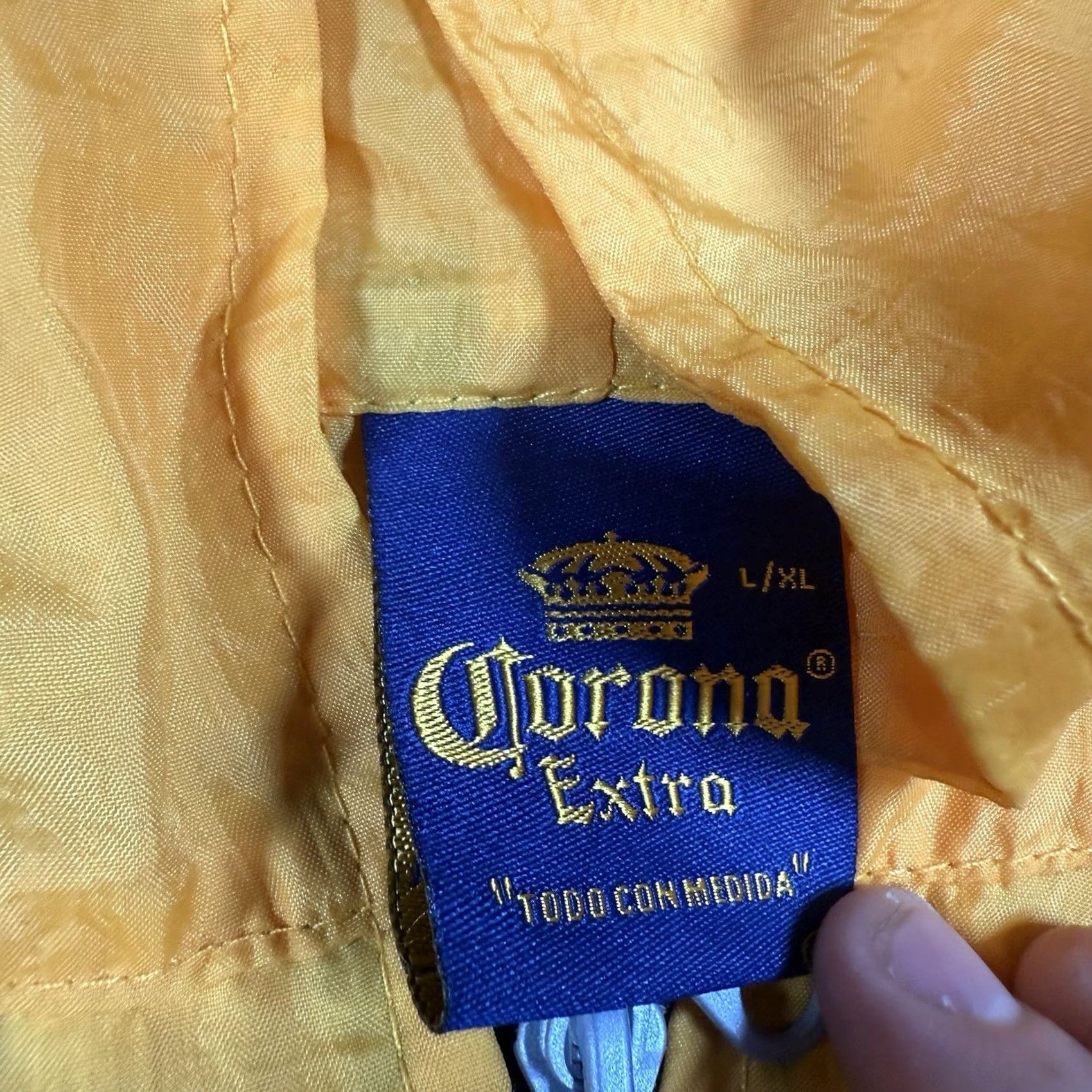 Vintage VINTAGE 80s CORONA EXTRA YELLOW PULLOVER WINDJACKET MENS XL Yellow 80s Weather Jacket Windbreaker Corona Extra Size US XL / EU 56 / 4 - 5 Thumbnail