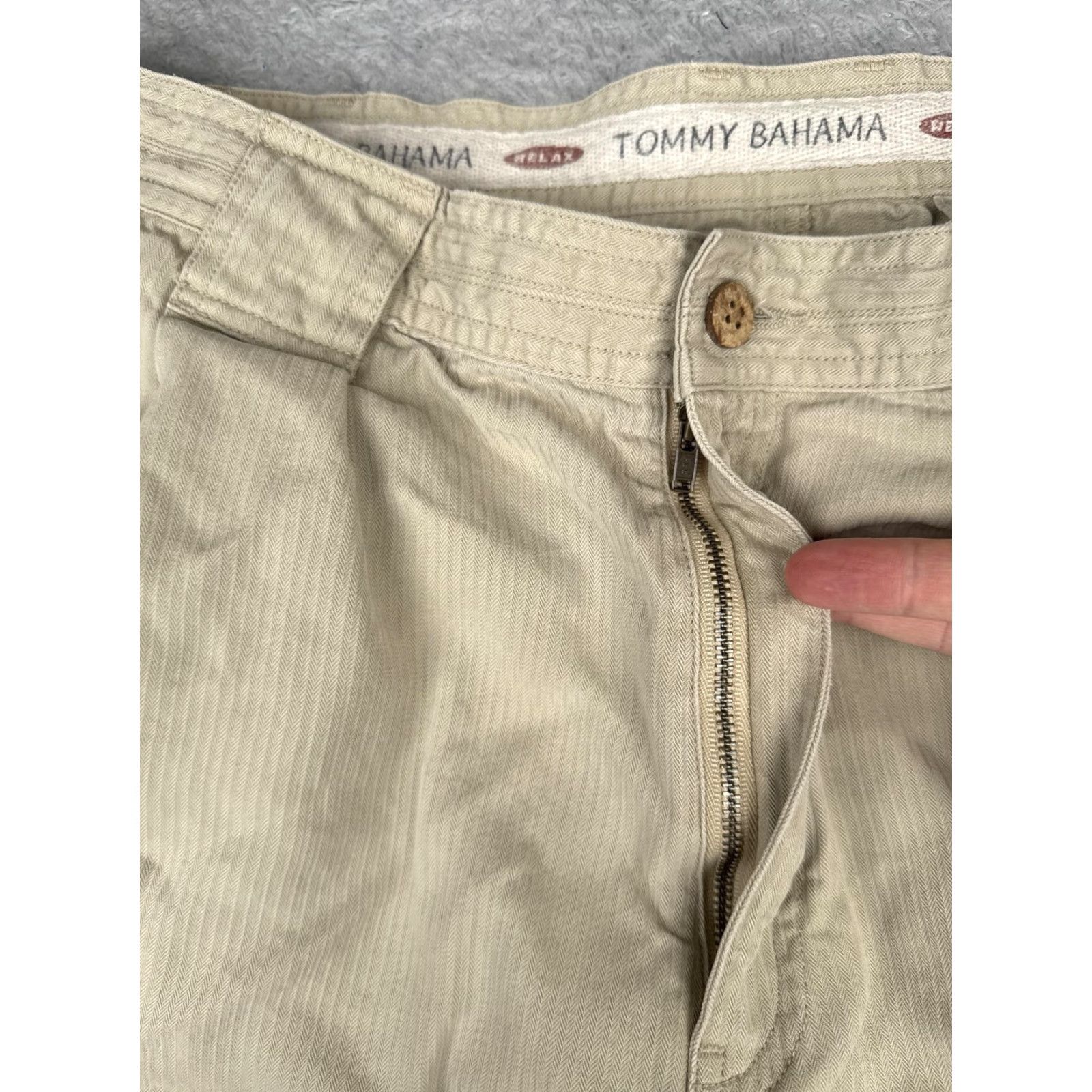 Tommy Bahama VINTAGE Tommy Bahama Shorts Mens 35 Khaki Tencel Lyocell Pleated Casual Chino Zip Fly Beach Mens Size US 35 - 6 Thumbnail