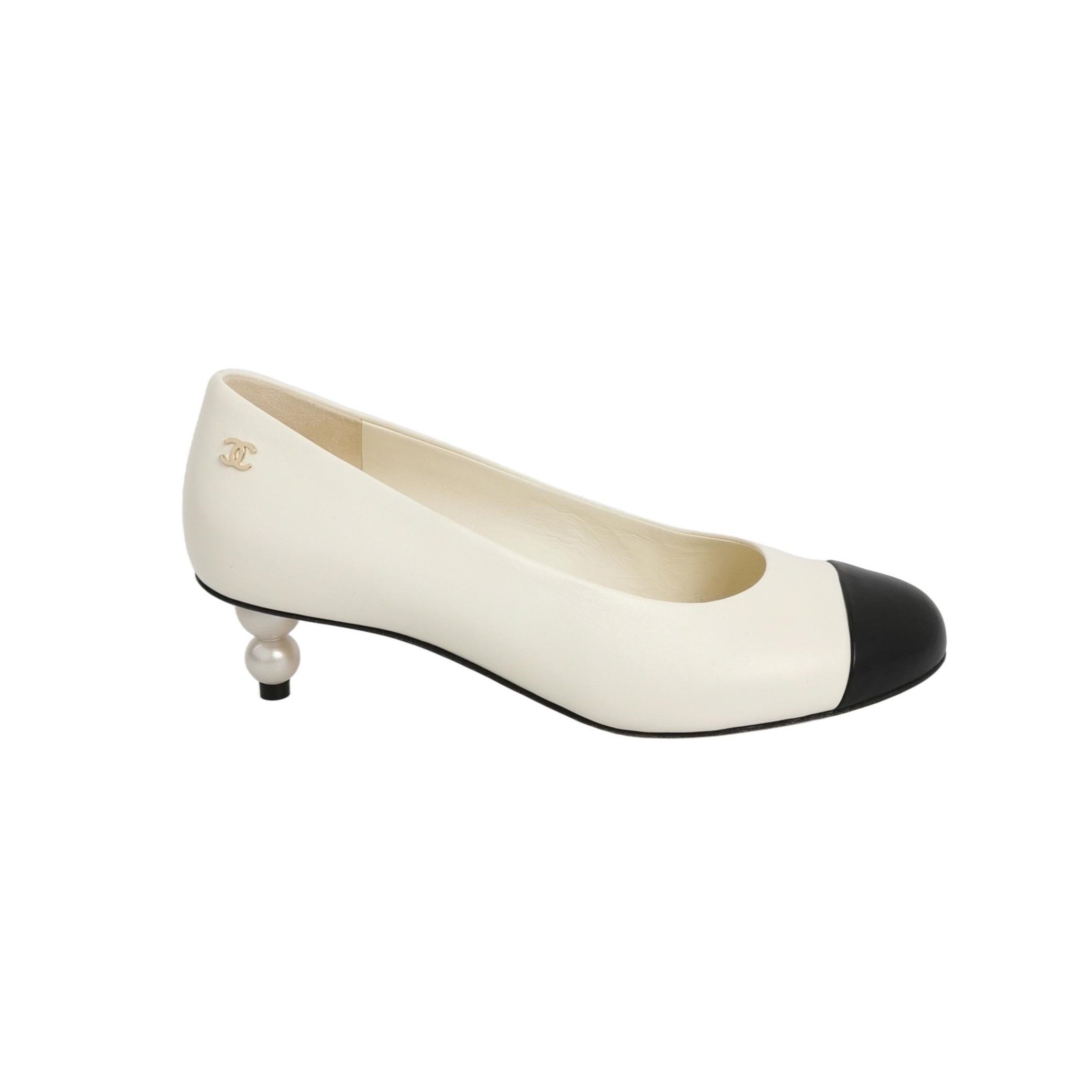 Chanel Chanel Women 5-5 Flats Size US 5.5 / IT 35.5 - 1 Thumbnail