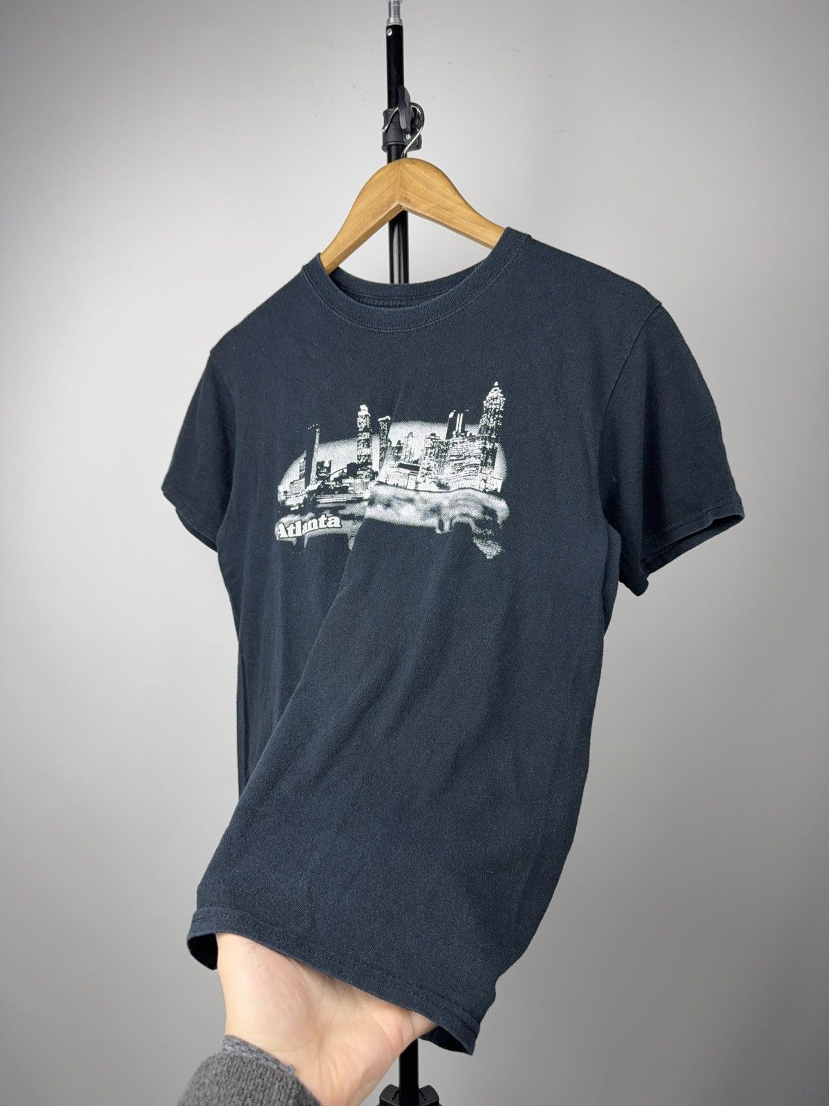 Vintage Vintage 00s Y2K Retro USA Atlanta Logo city t shirt Size US S / EU 44-46 / 1 - 2 Thumbnail