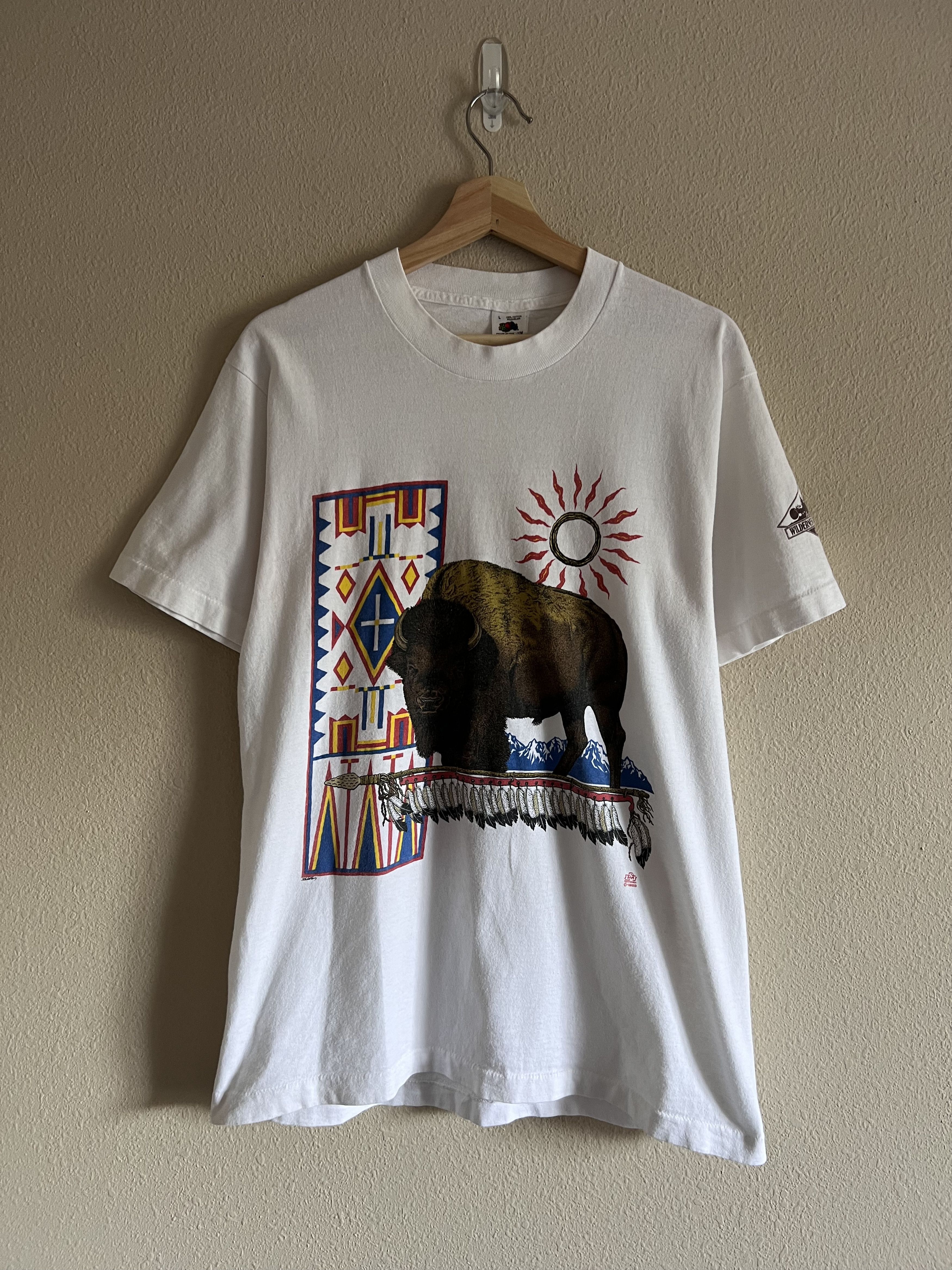 Fruit Of The Loom Vintage 80s Native American Buffalo Tee in White Size US L / EU 52-54 / 3 - 2 Thumbnail