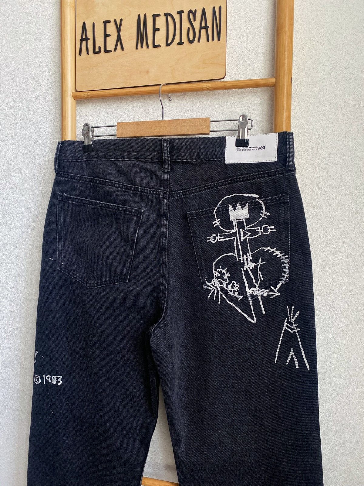 H&M × Jean-Michel Basquiat × Who Decides War Who Decides War Baggy denim jeans H&M x Basquiat x Ev&Tela Size US 33 - 5 Thumbnail