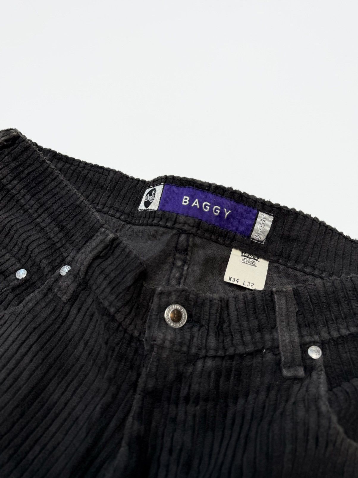 Levi's Vintage 90’s Levis Silvertab Baggy Purple tag Black Corduroy Size US 34 / EU 50 - 2 Thumbnail