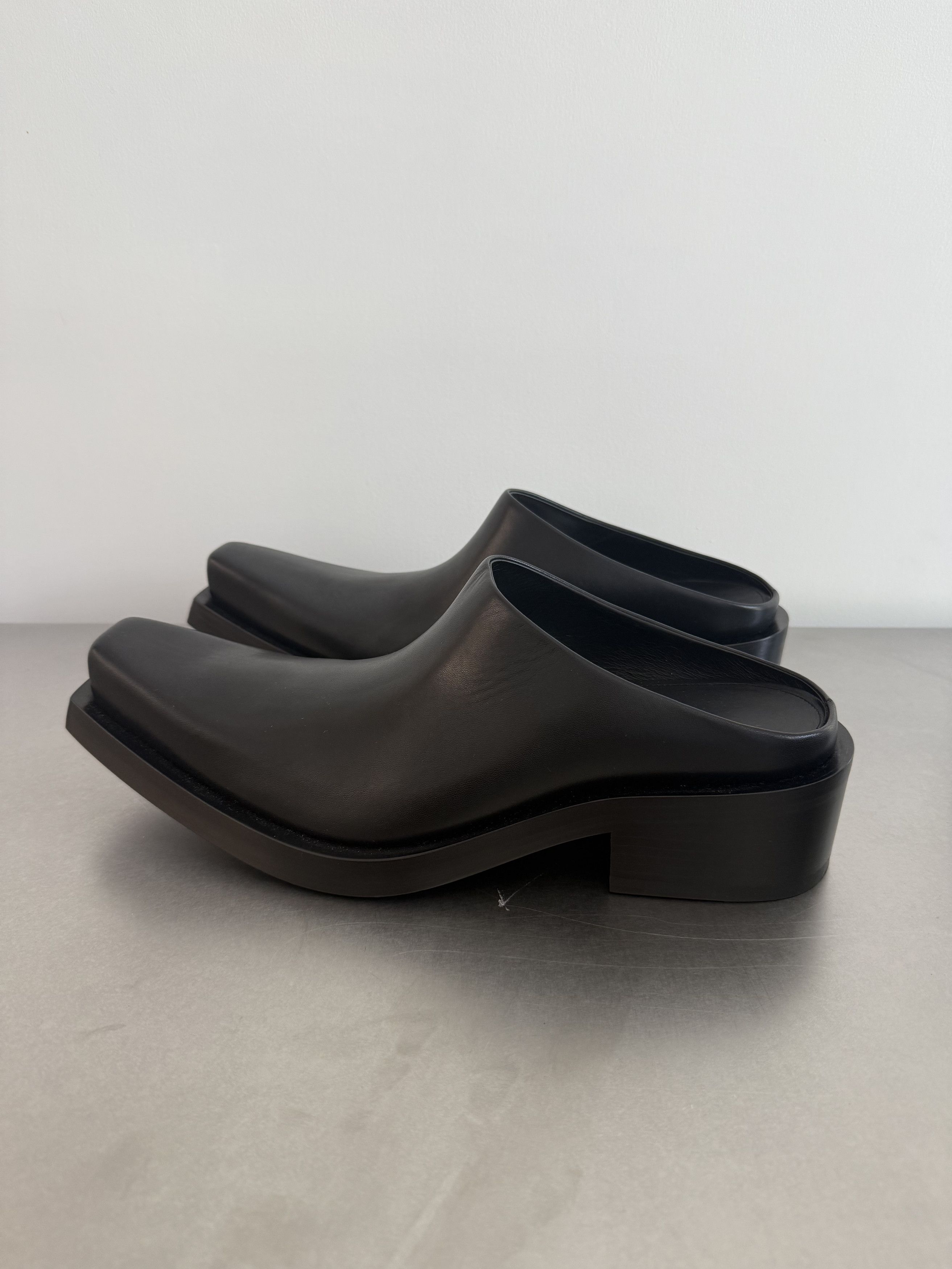 Balenciaga balenciaga santiago mule Size US 9 / EU 42 - 1 Thumbnail