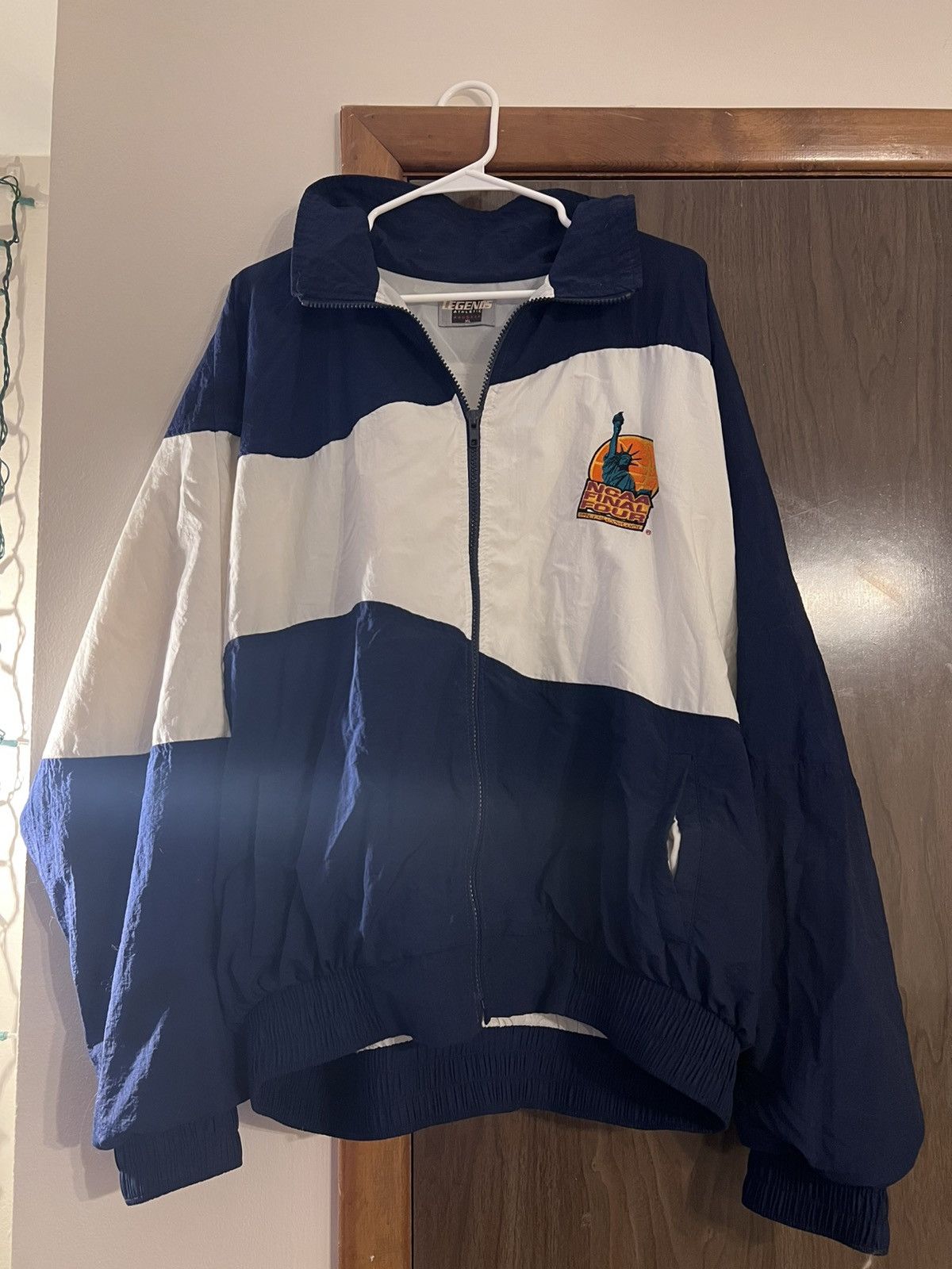 Vintage Vintage 1996 NCAA Mens Final Four Jacket Size US L / EU 52-54 / 3 - 1 Thumbnail