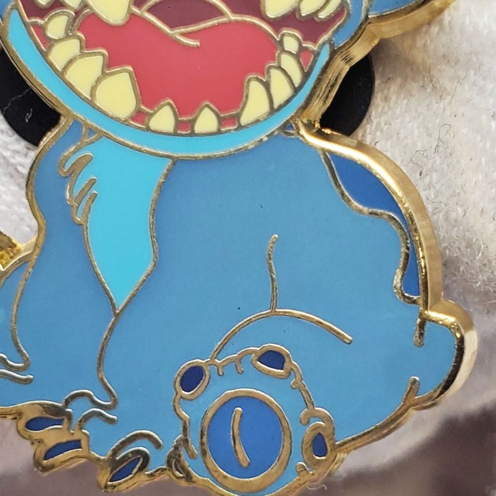 Disney Disney Lilo & Stitch Sitting 2008 Enamel Pin Size ONE SIZE - 3 Thumbnail
