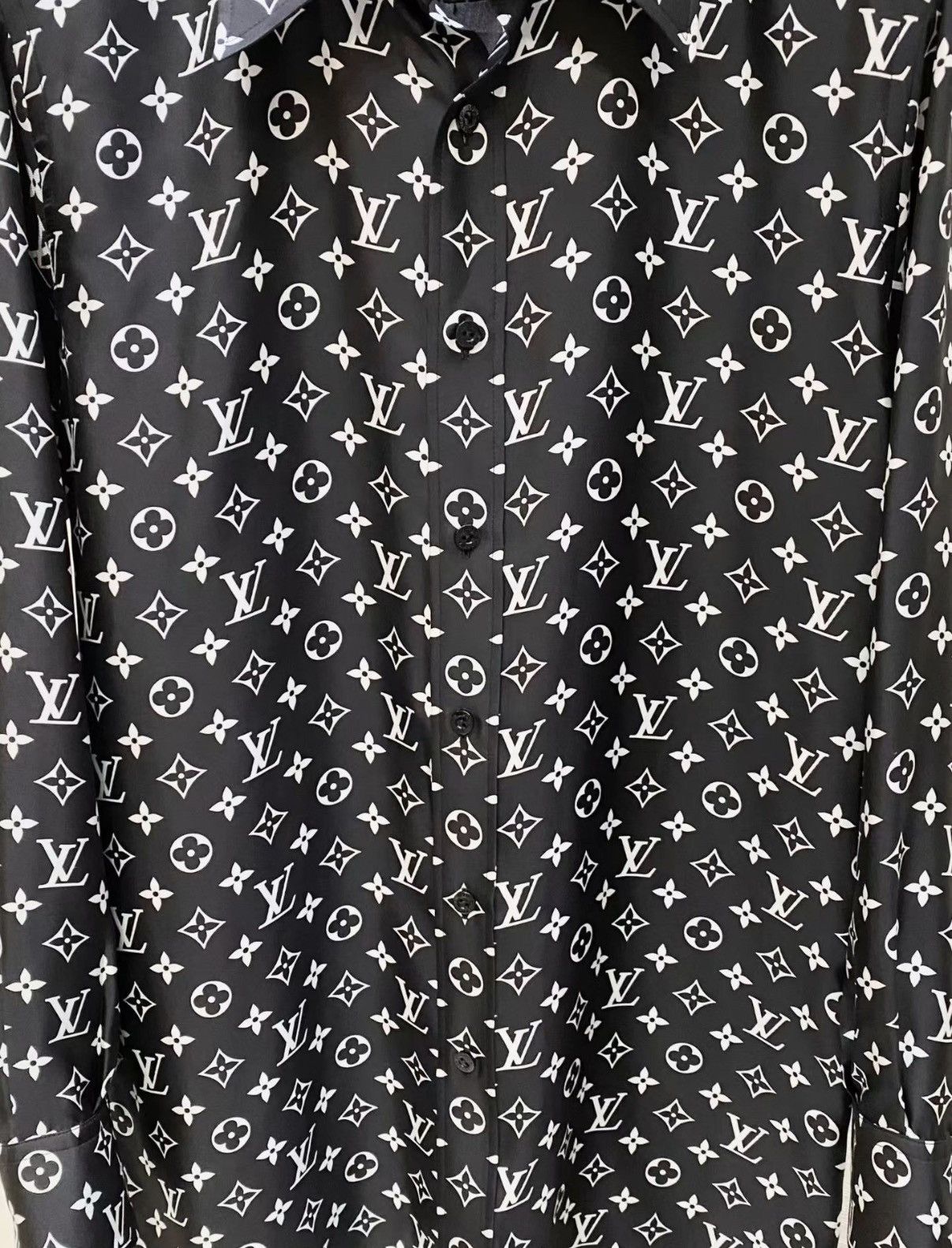 Louis Vuitton Louis Vuitton Black Monogram Silk Shirt Long Sleeve J33 Size XXS / US 00 / IT 34 - 3 Thumbnail