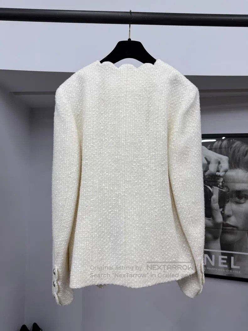 Chanel Chanel 20K Equestrian Series White Wavy Pearl Buckle Jacke Size XS / US 0-2 / IT 36-38 - 3 Thumbnail